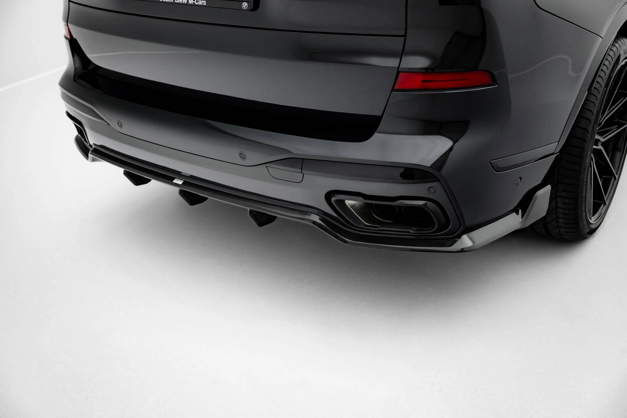 Carbon Fiber Rear Diffuser BMW X7 M-Pack G07 Facelift - Image 3