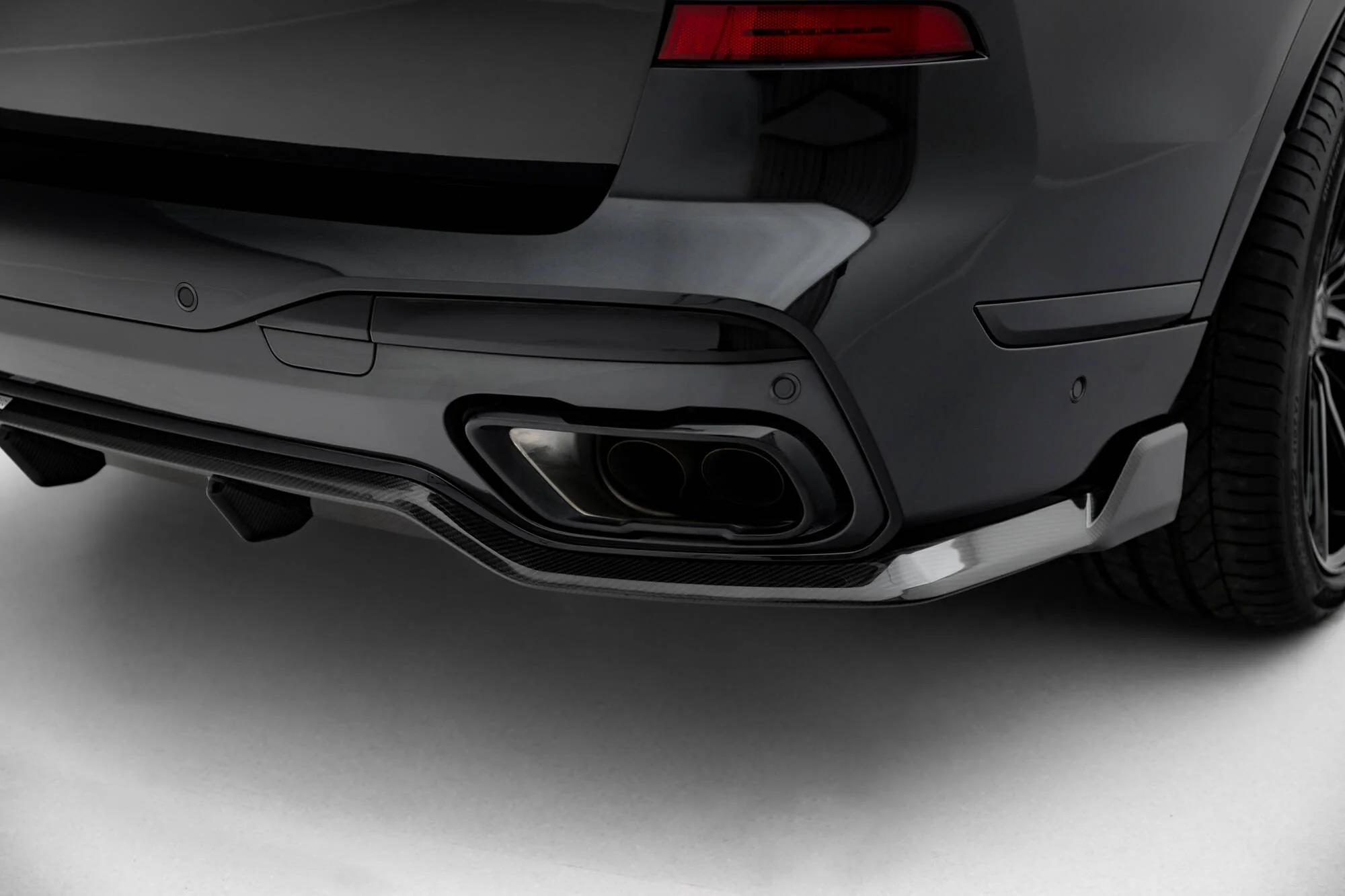 Carbon Fiber Rear Diffuser BMW X7 M-Pack G07 Facelift - Image 4
