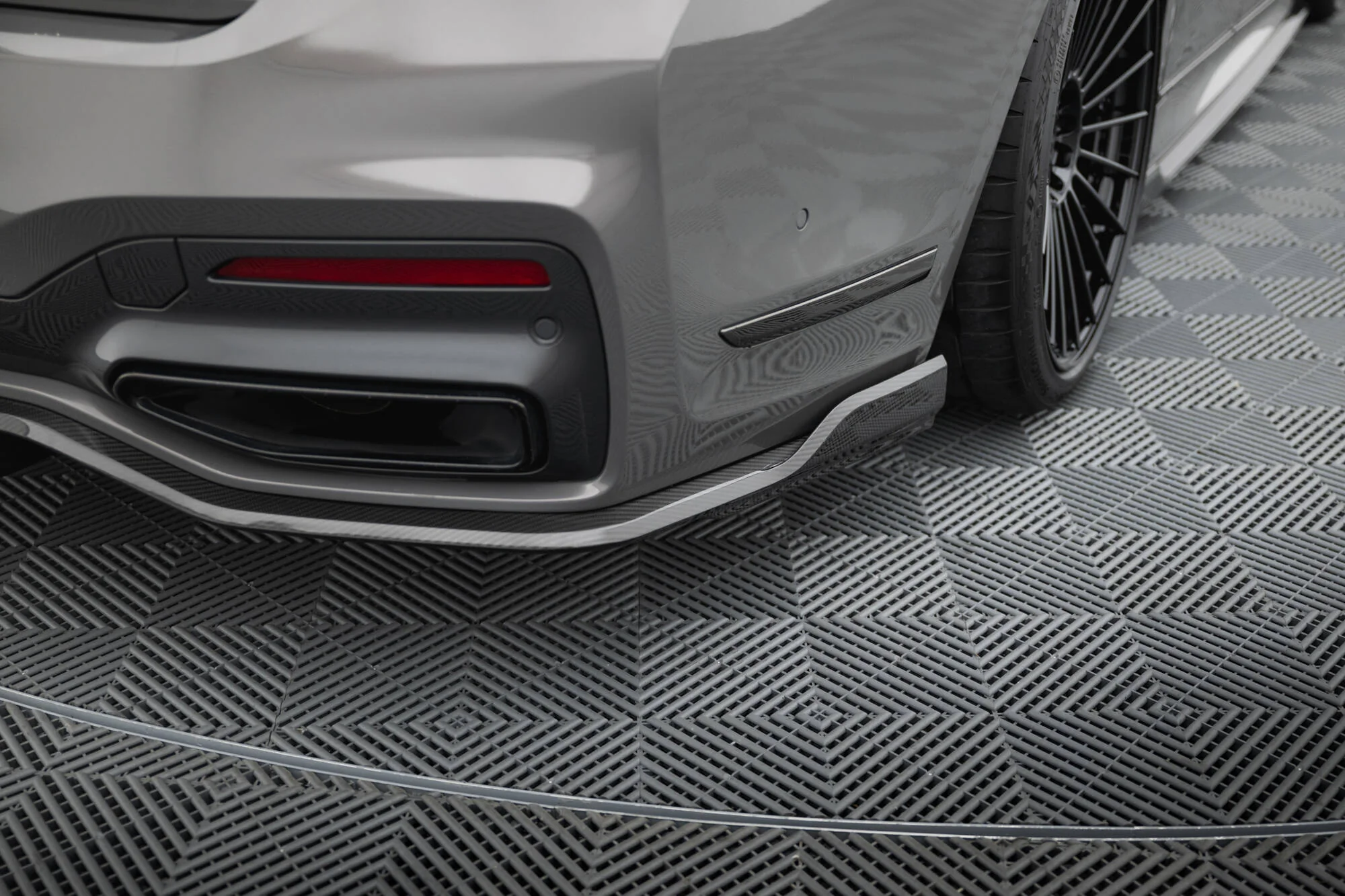 Carbon Fiber Rear Splitter BMW 7 M-Pack G11 / G12 Facelift - Image 4