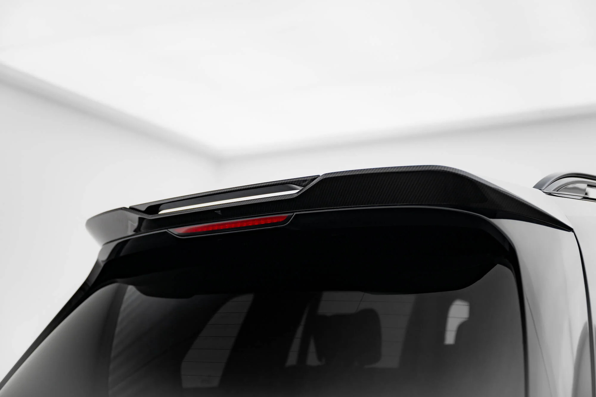 Carbon Fiber Tailgate Spoiler BMW X7 M-Pack G07 Facelift - Image 3