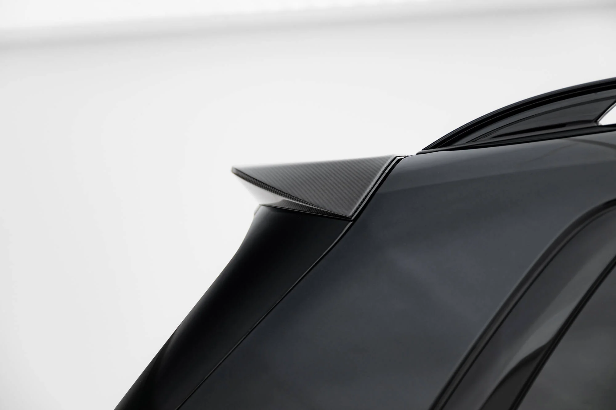 Carbon Fiber Tailgate Spoiler BMW X7 M-Pack G07 Facelift - Image 5