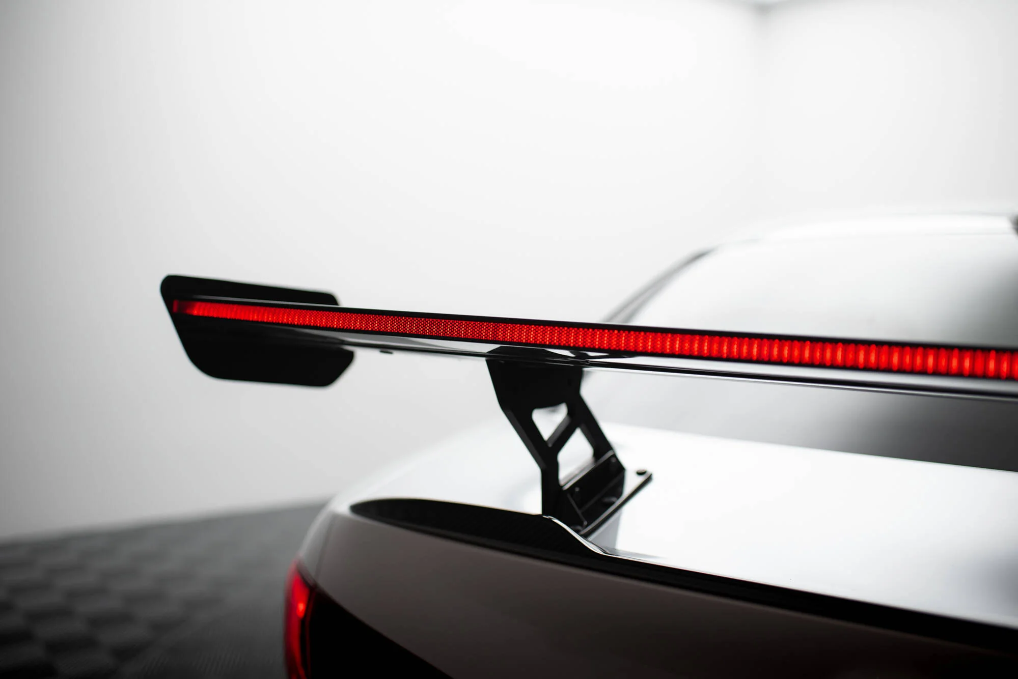 CARBON SPOILER + LED ALFA ROMEO GIULIA QUADRIFOGLIO - Image 10