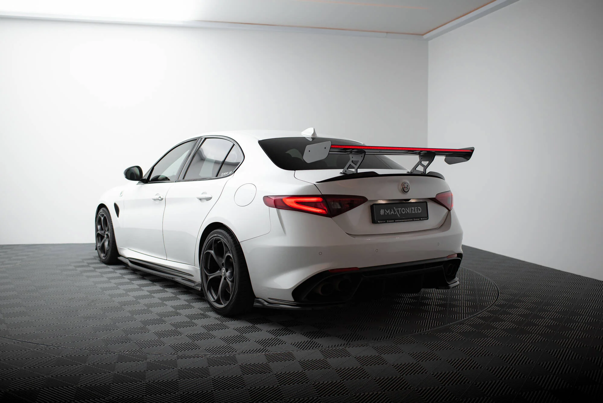 CARBON SPOILER + LED ALFA ROMEO GIULIA QUADRIFOGLIO - Image 3