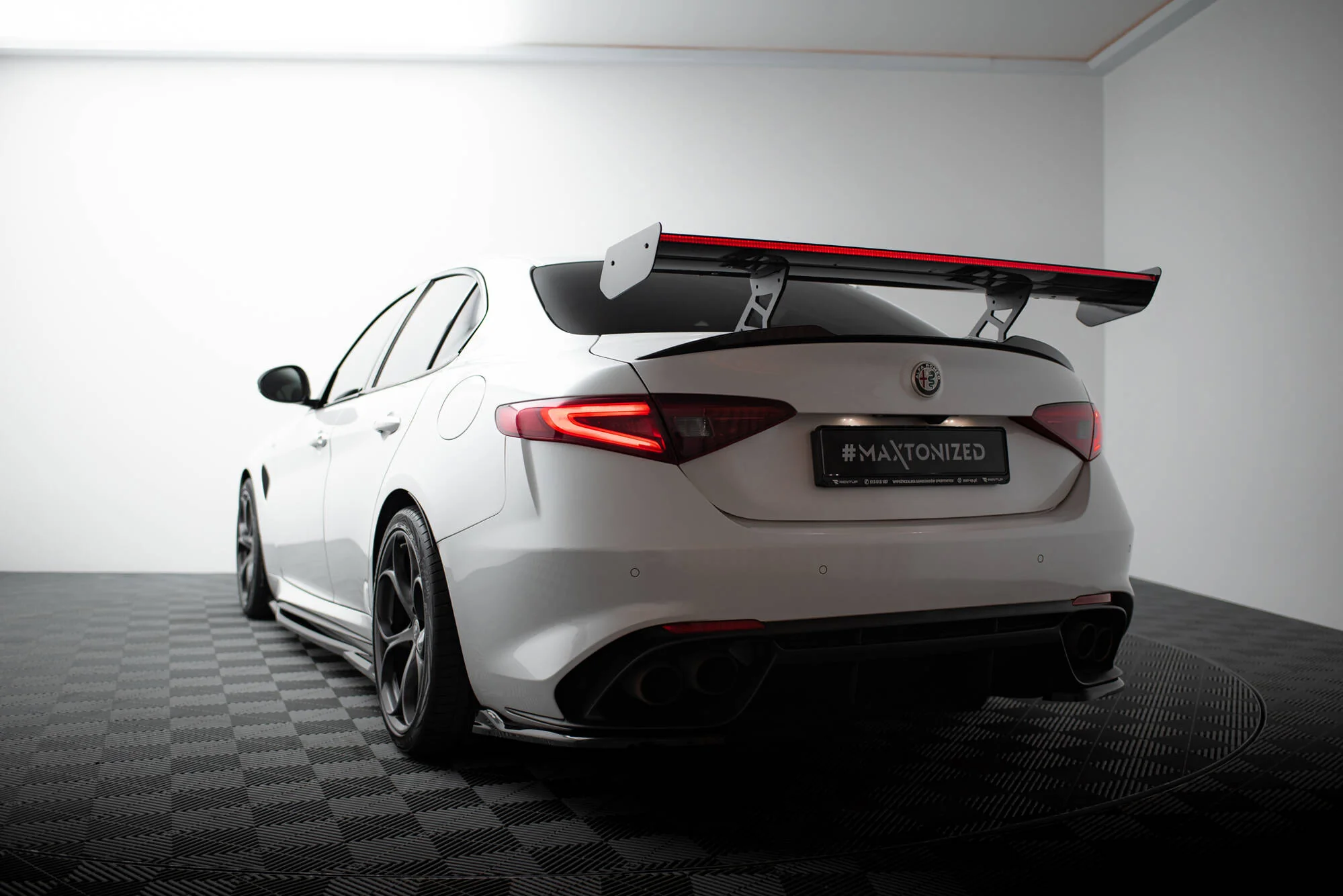 CARBON SPOILER + LED ALFA ROMEO GIULIA QUADRIFOGLIO - Image 4