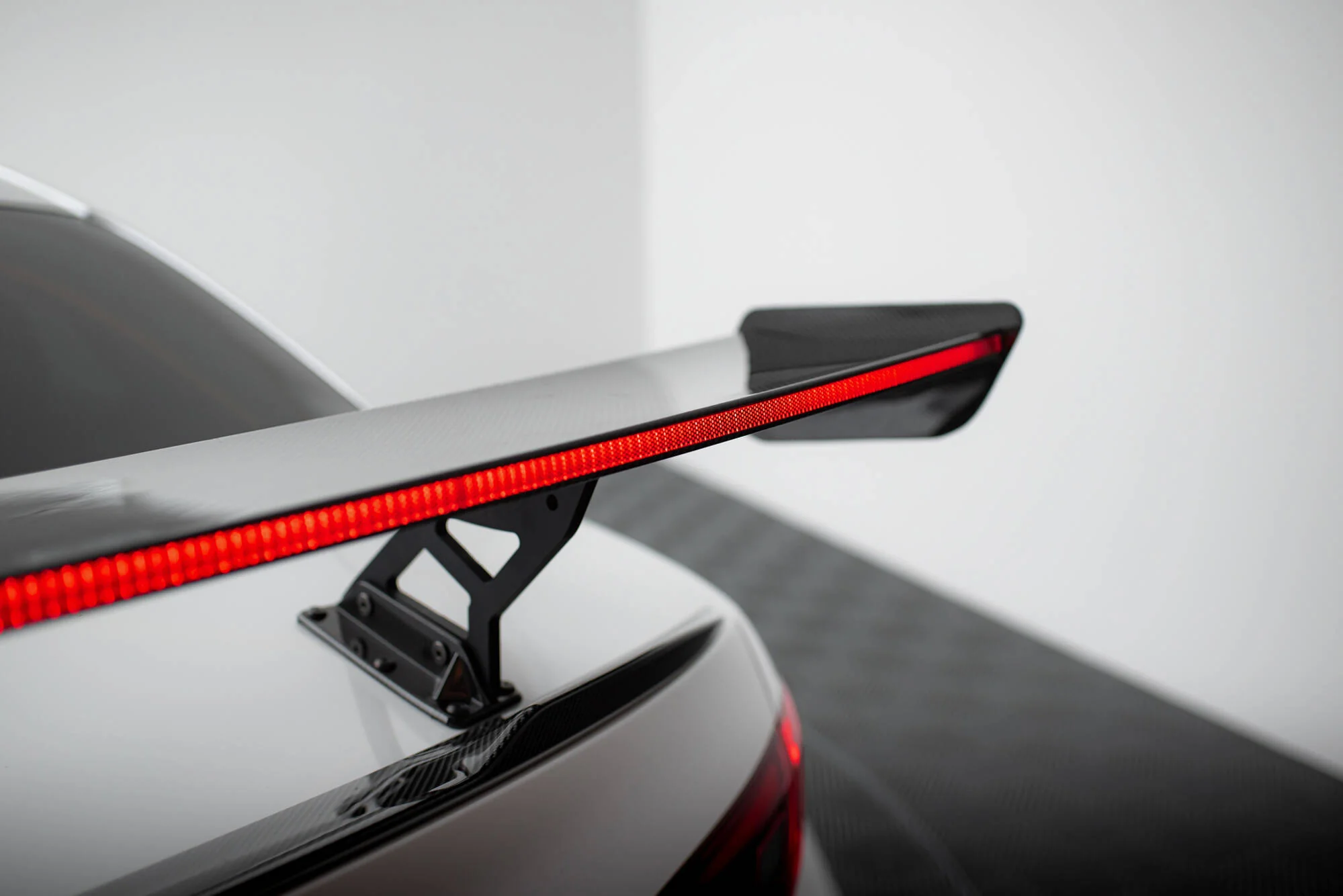 CARBON SPOILER + LED ALFA ROMEO GIULIA QUADRIFOGLIO - Image 8