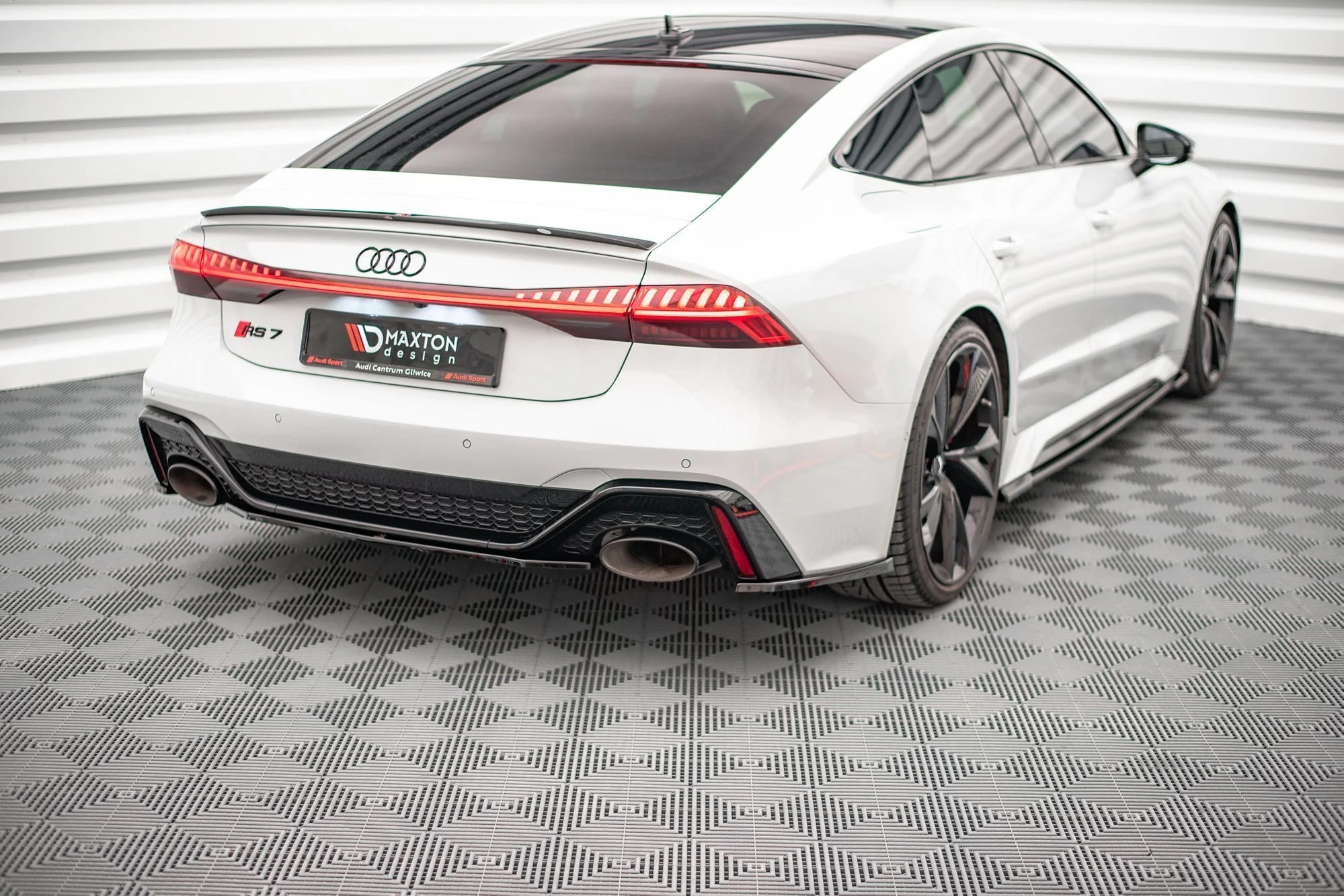 CENTRAL REAR SPLITTER AUDI RS6 C8 - Image 2