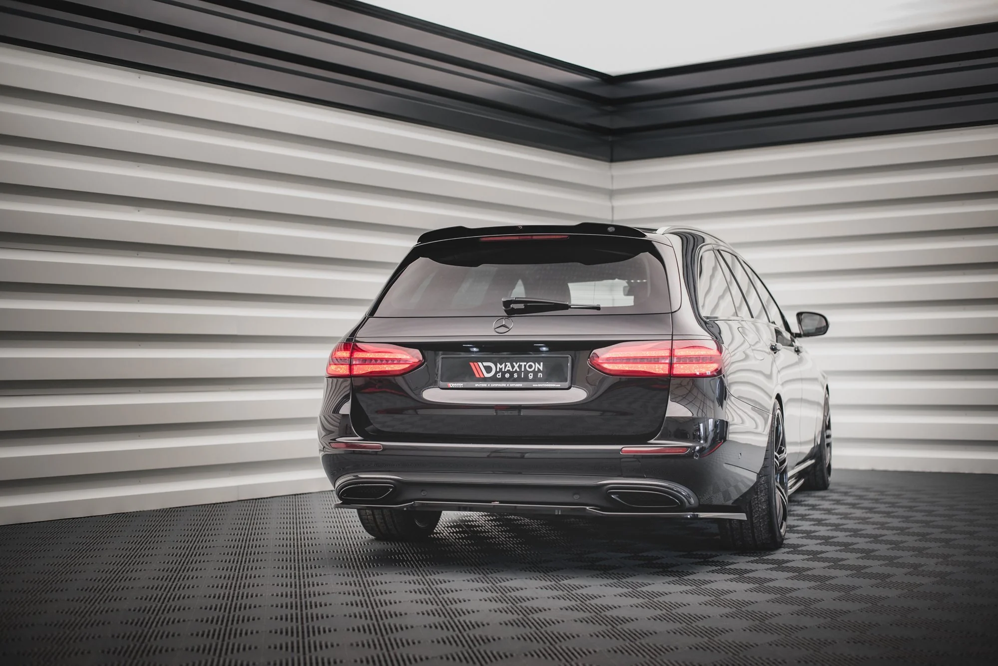 CENTRAL REAR SPLITTER FOR MERCEDES-BENZ E W213 - Image 4