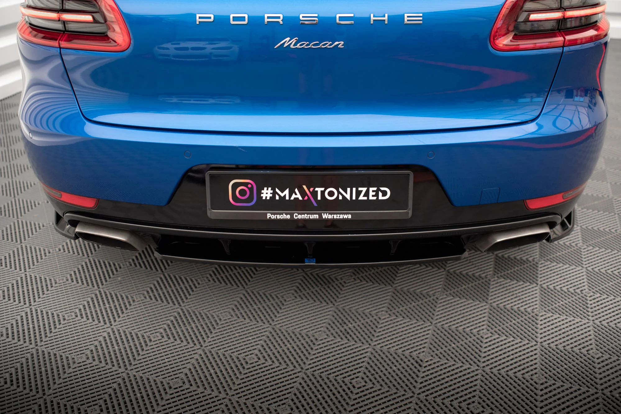 CENTRAL REAR SPLITTER FOR PORSCHE MACAN MK1 - Image 3