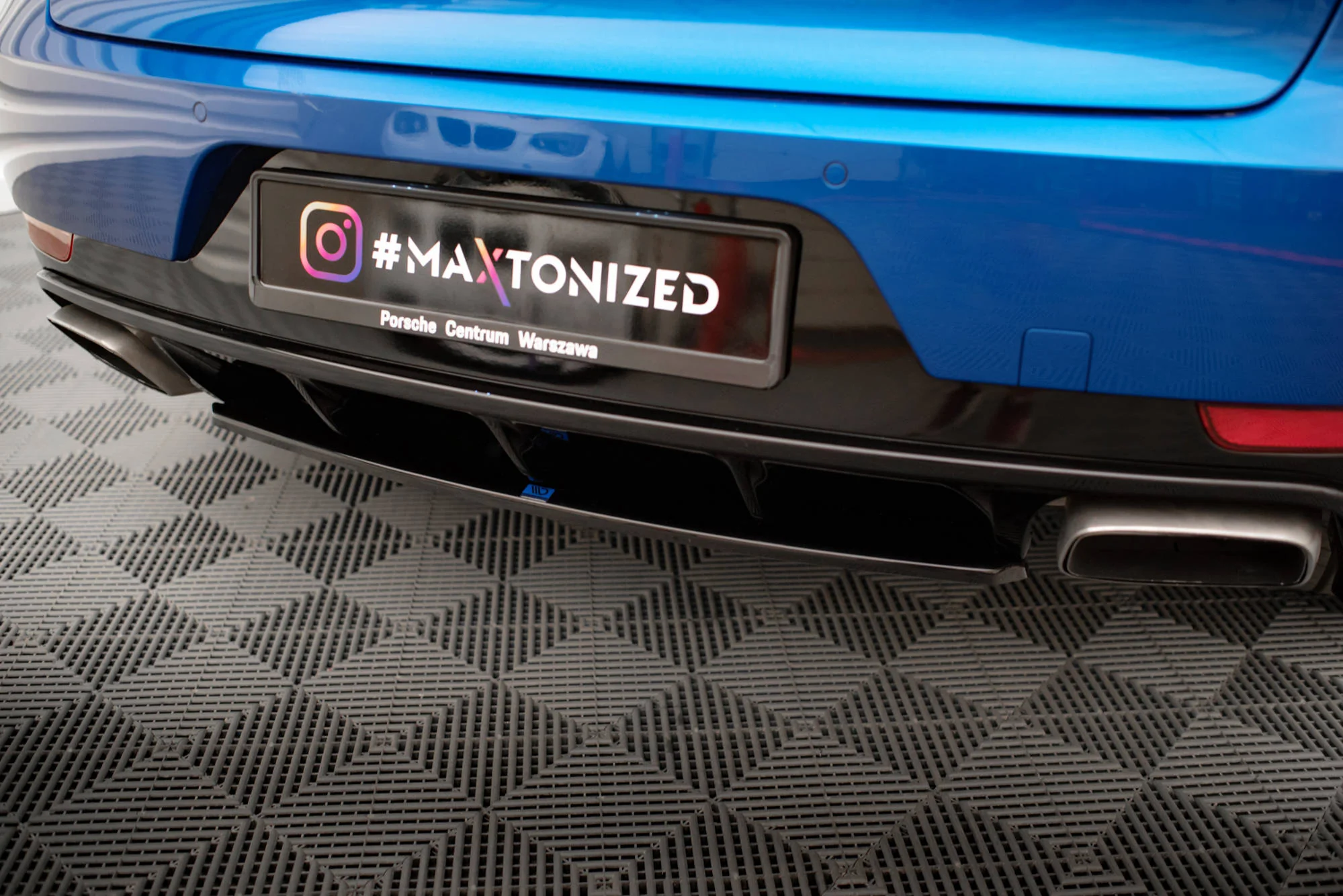 CENTRAL REAR SPLITTER FOR PORSCHE MACAN MK1 - Image 4