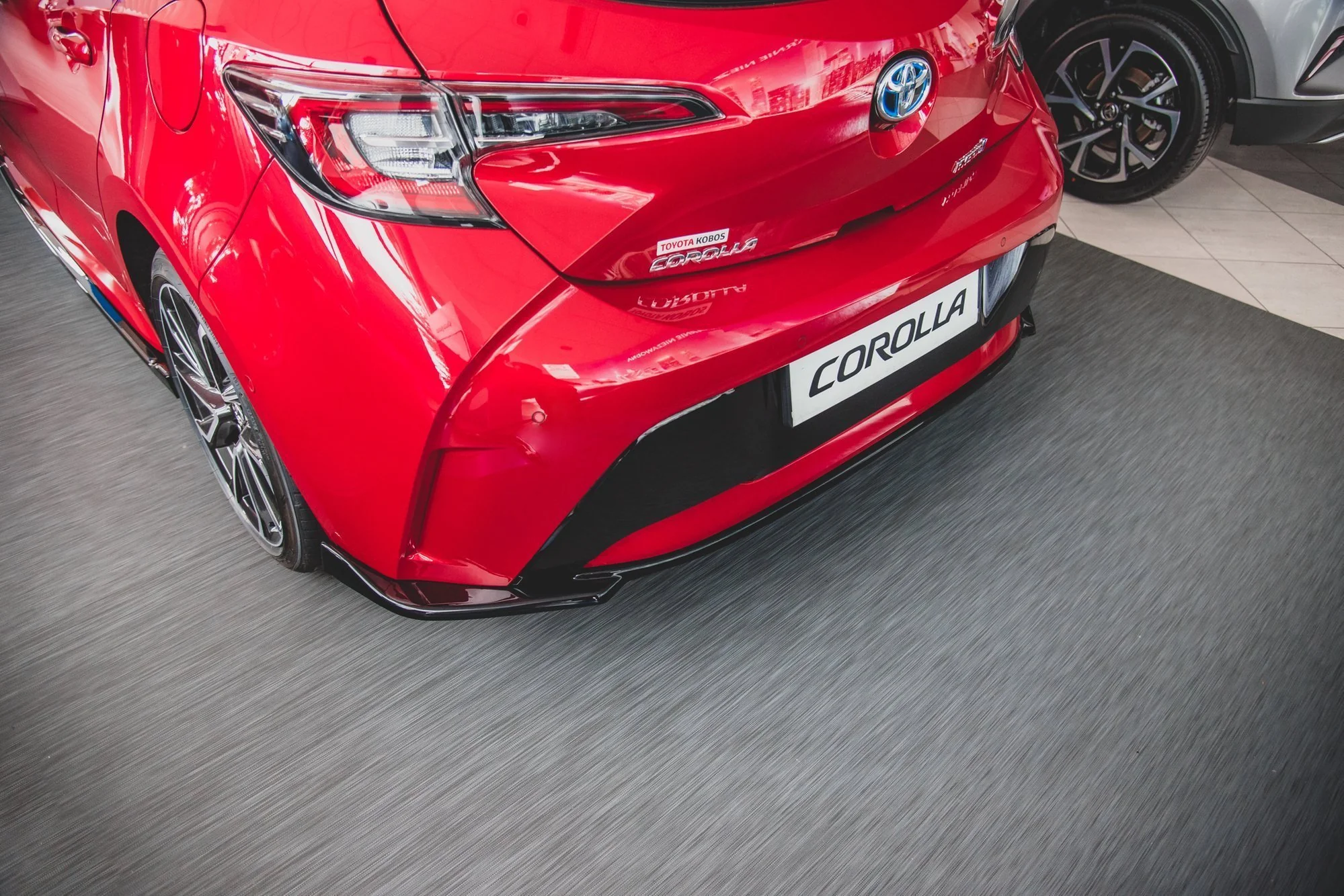 CENTRAL REAR SPLITTER TOYOTA COROLLA XII HATCHBACK - Image 3