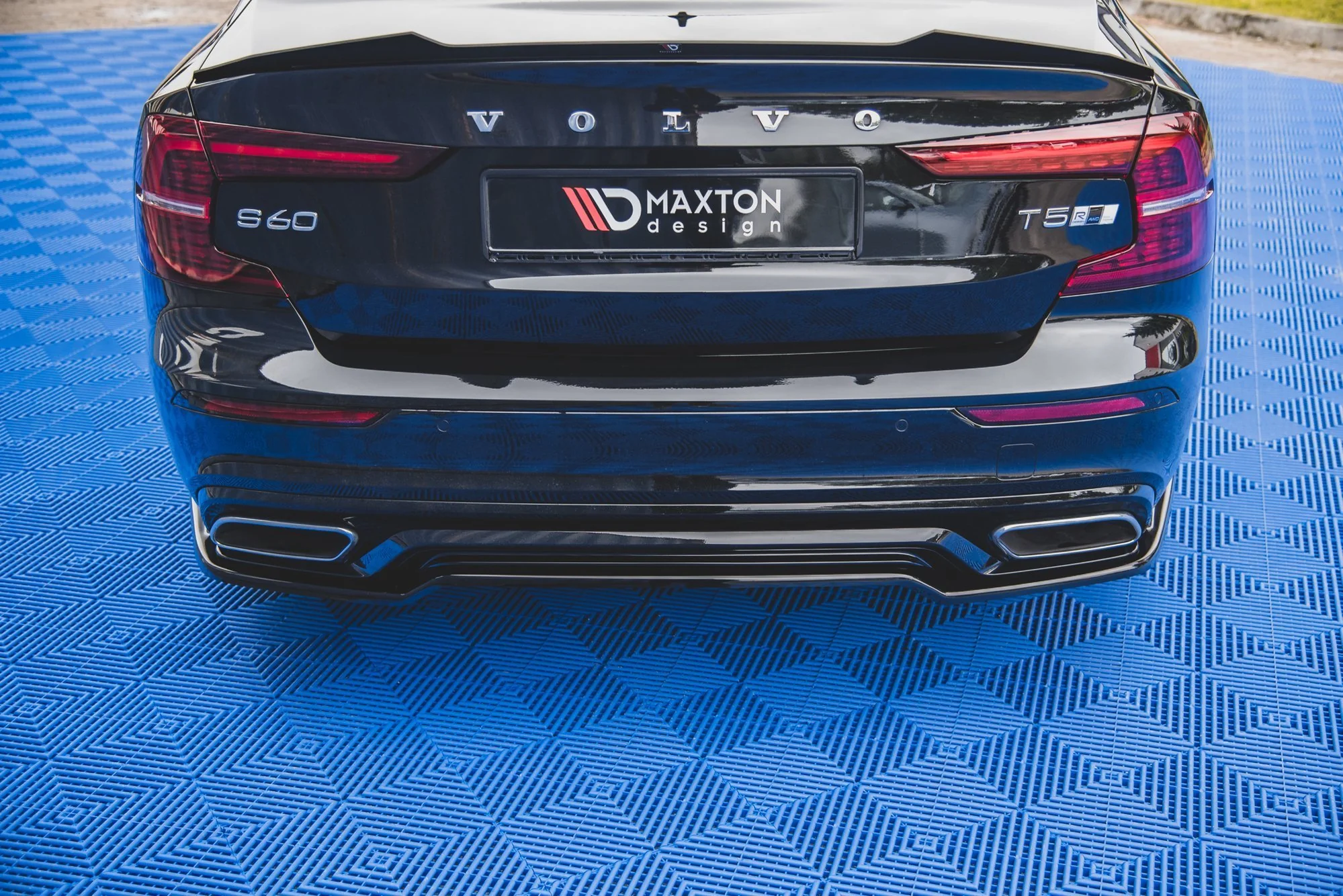 CENTRAL REAR SPLITTER VOLVO S60 R-DESIGN MK3 - Image 4