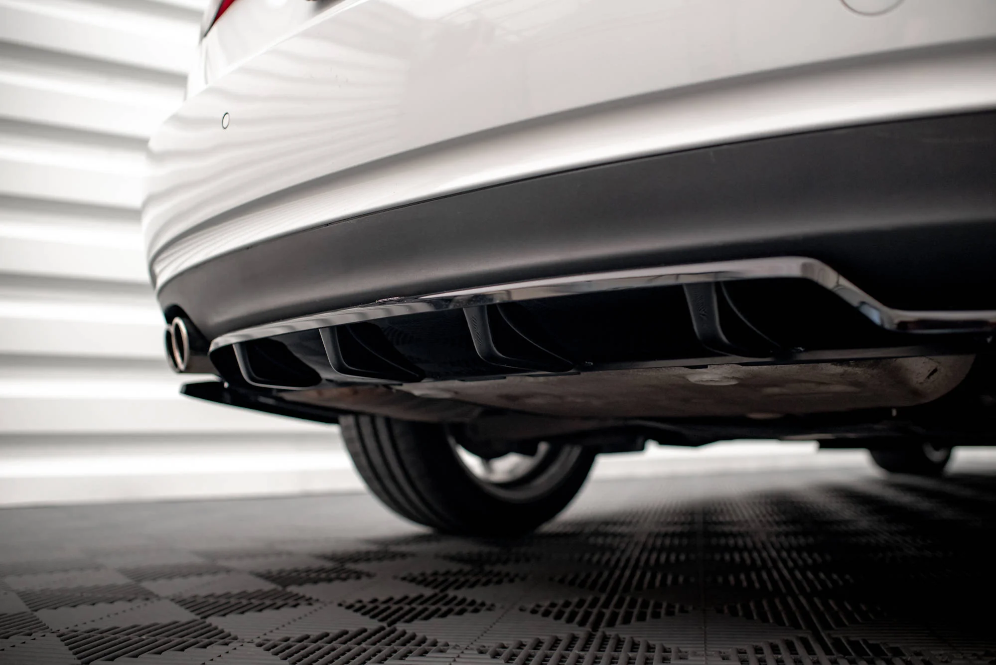 CENTRAL REAR SPLITTER (WITH VERTICAL BARS) AUDI A5 COUPE 8T FACELIFT - Image 4