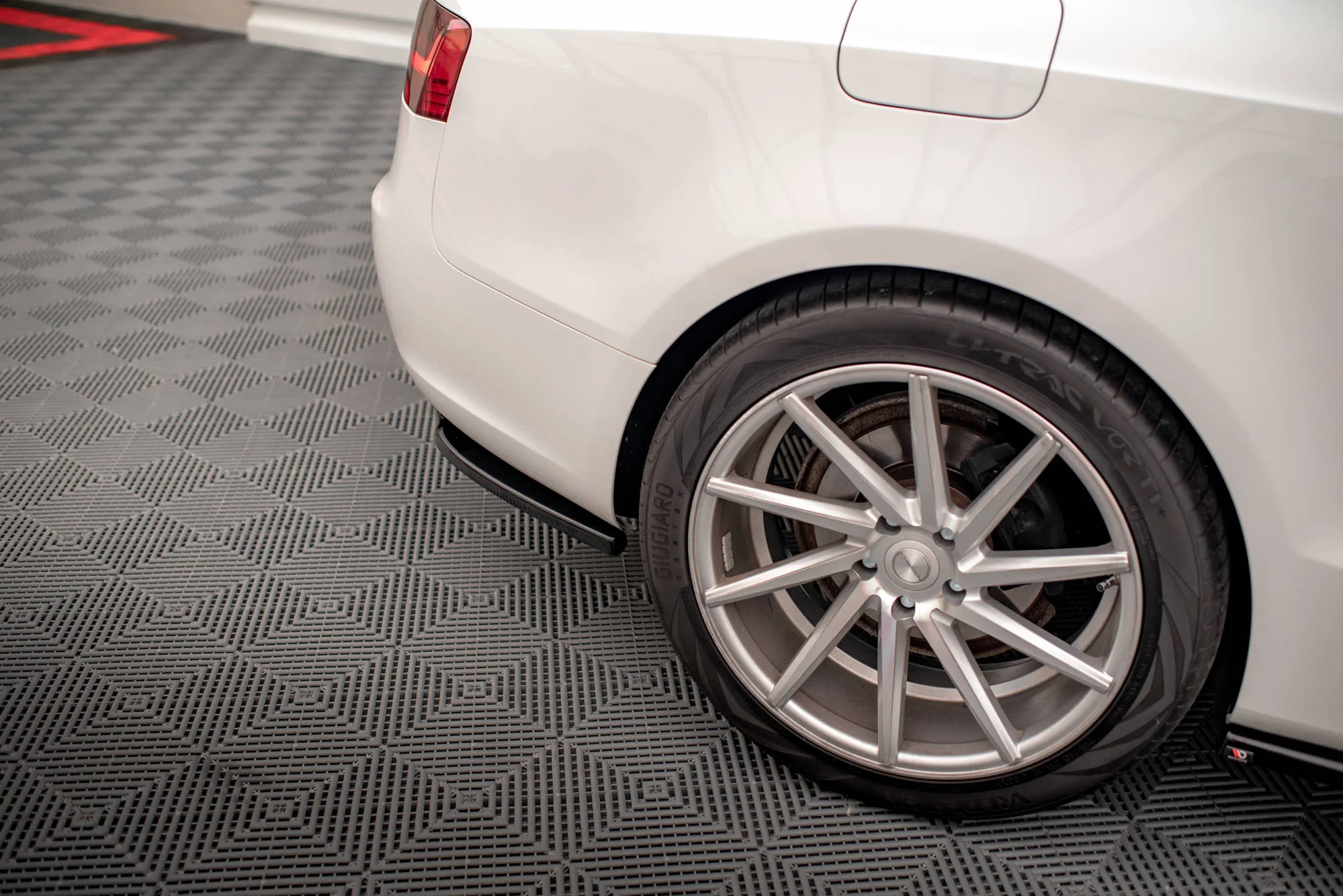 CENTRAL REAR SPLITTER (WITH VERTICAL BARS) AUDI A5 COUPE 8T FACELIFT - Image 5