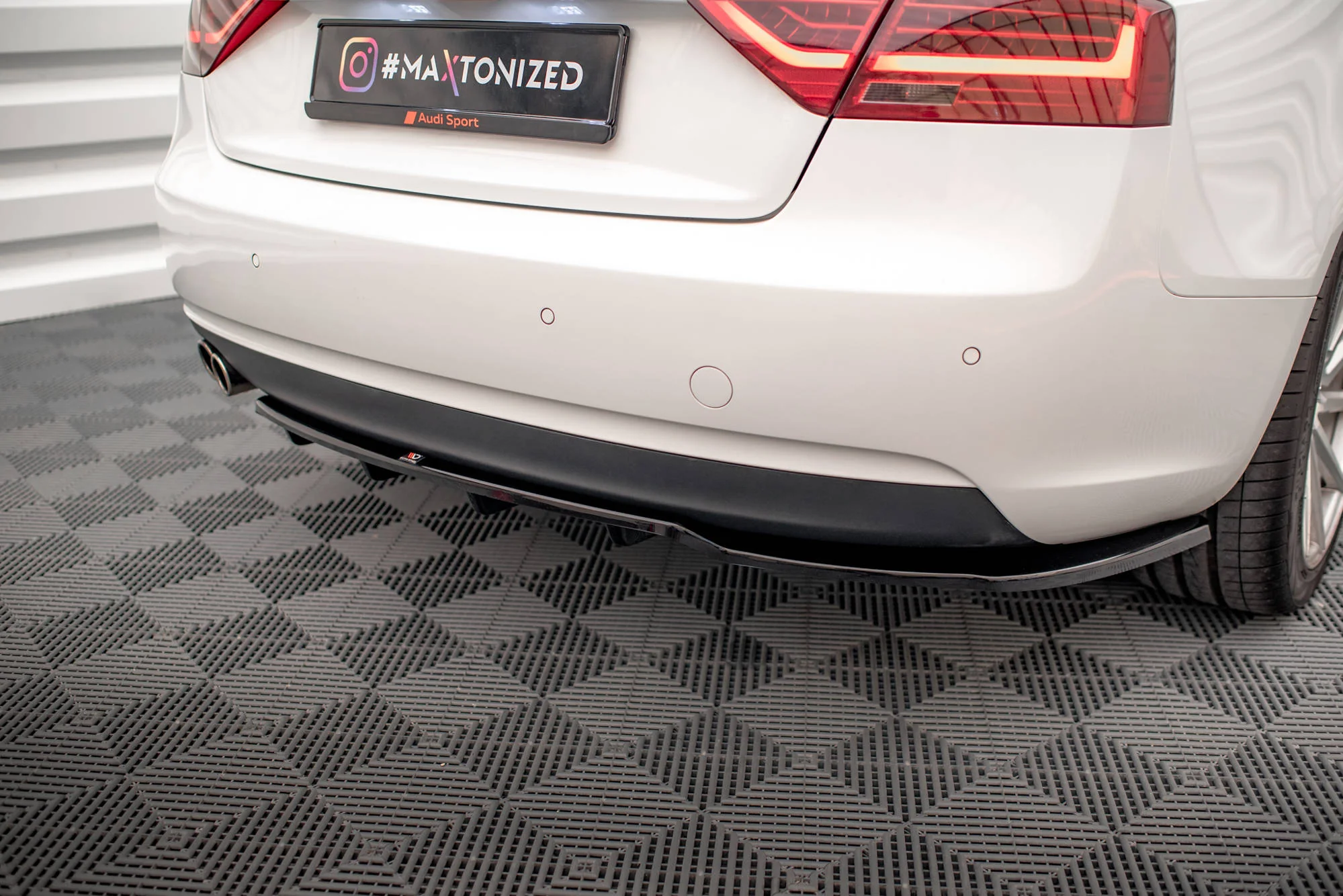 CENTRAL REAR SPLITTER (WITH VERTICAL BARS) AUDI A5 COUPE 8T FACELIFT - Image 8