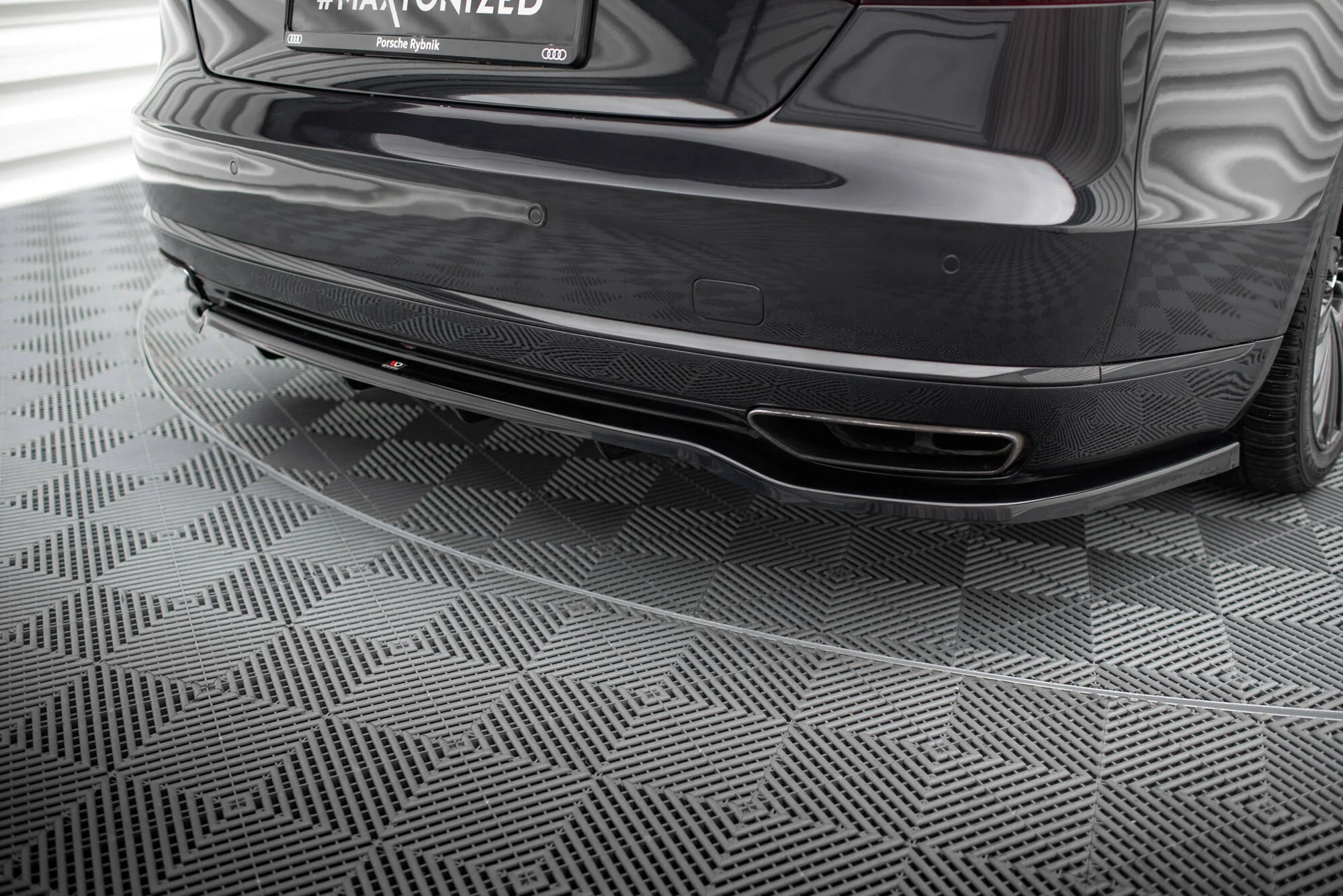 CENTRAL REAR SPLITTER (WITH VERTICAL BARS) AUDI A8 D4 FACELIFT - Image 2