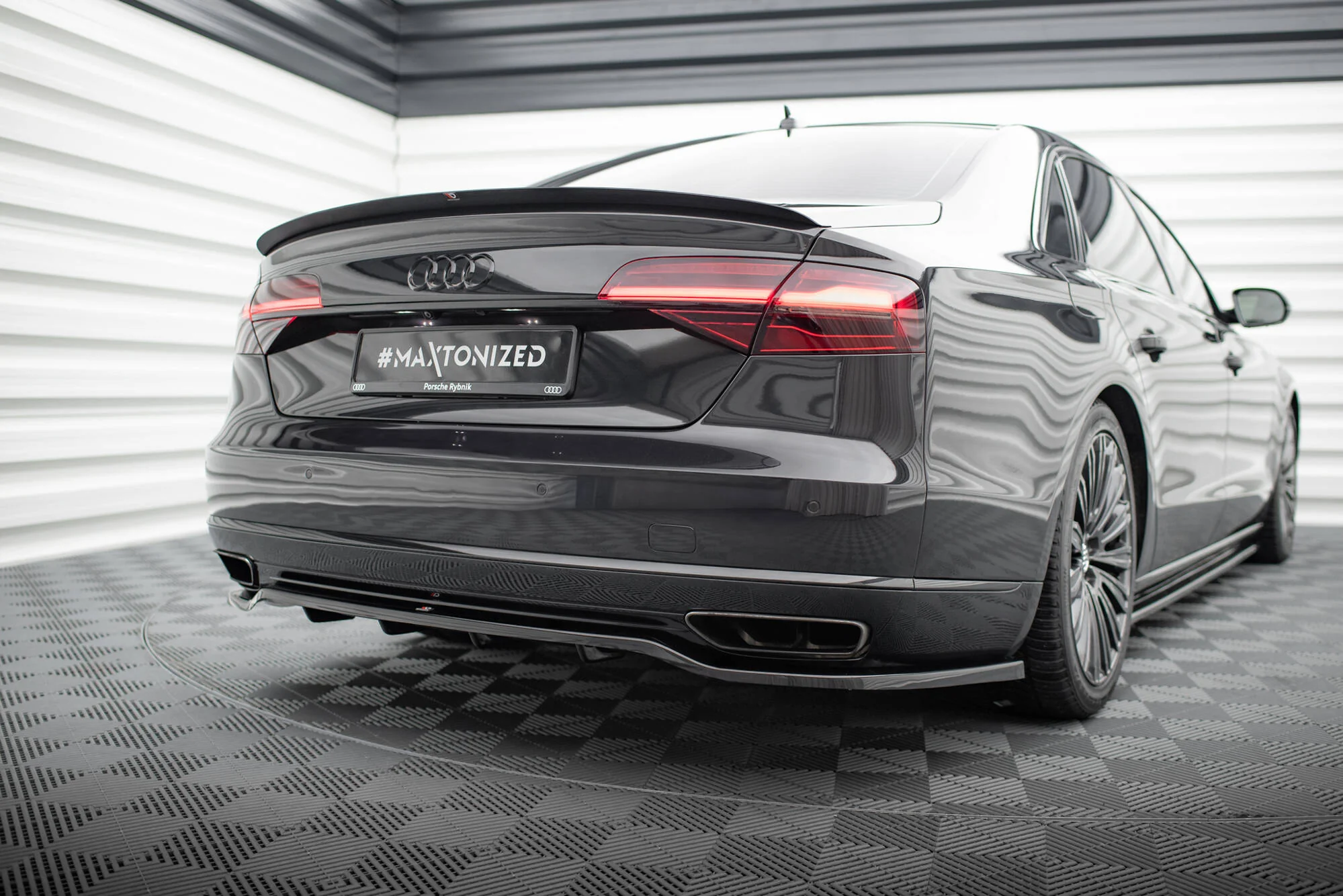 CENTRAL REAR SPLITTER (WITH VERTICAL BARS) AUDI A8 D4 FACELIFT - Image 4