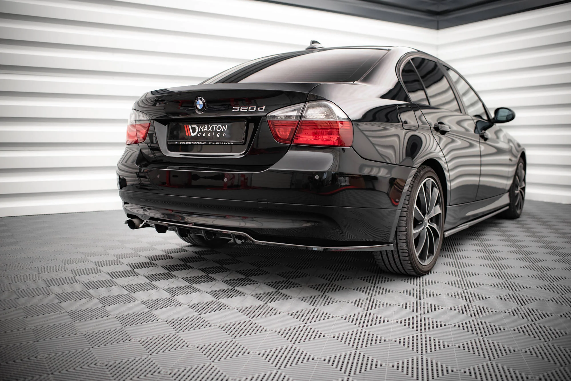 CENTRAL REAR SPLITTER (WITH VERTICAL BARS) BMW 3 SEDAN E90 - Image 3