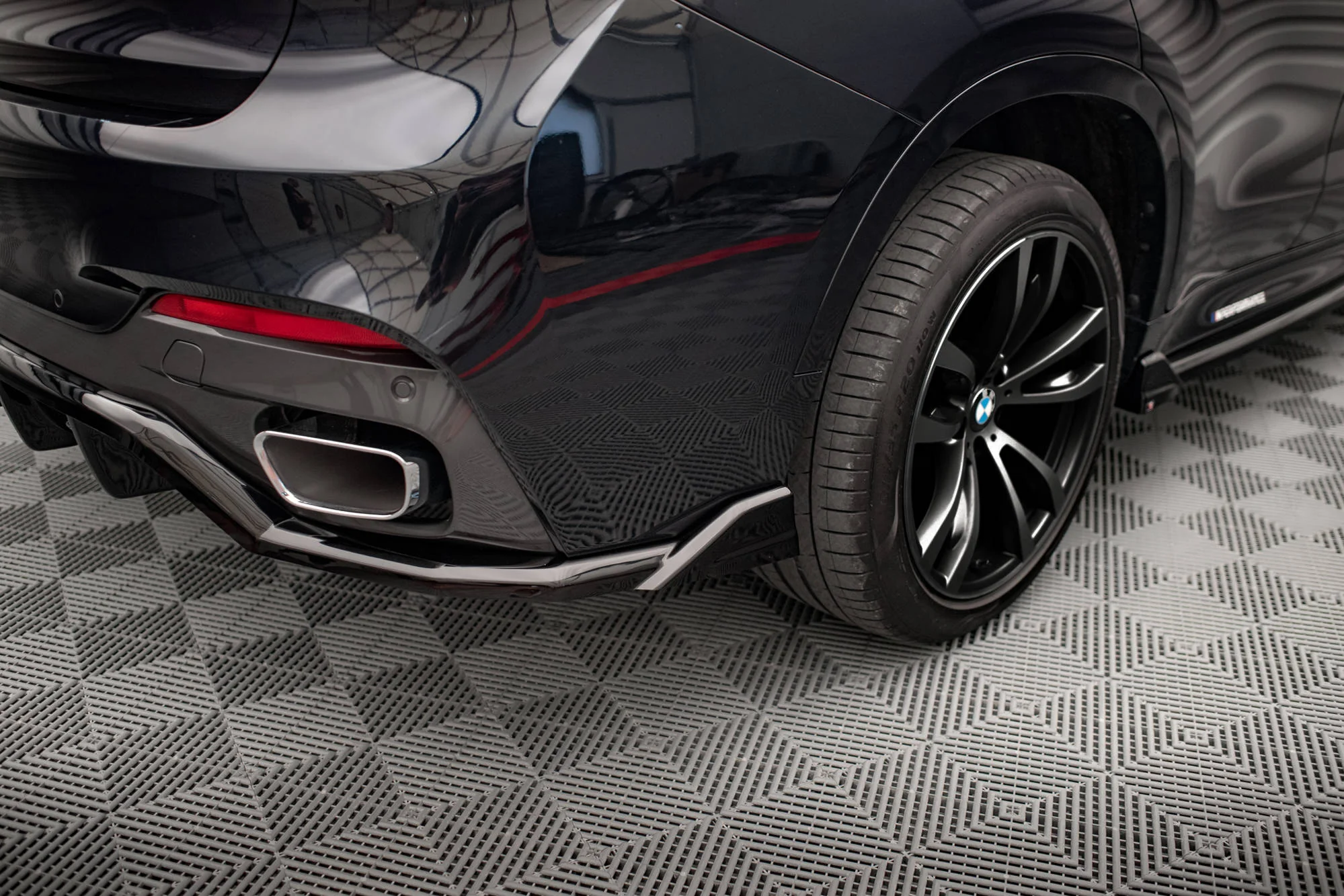 CENTRAL REAR SPLITTER (WITH VERTICAL BARS) BMW X6 M-PACK F16 - Image 7