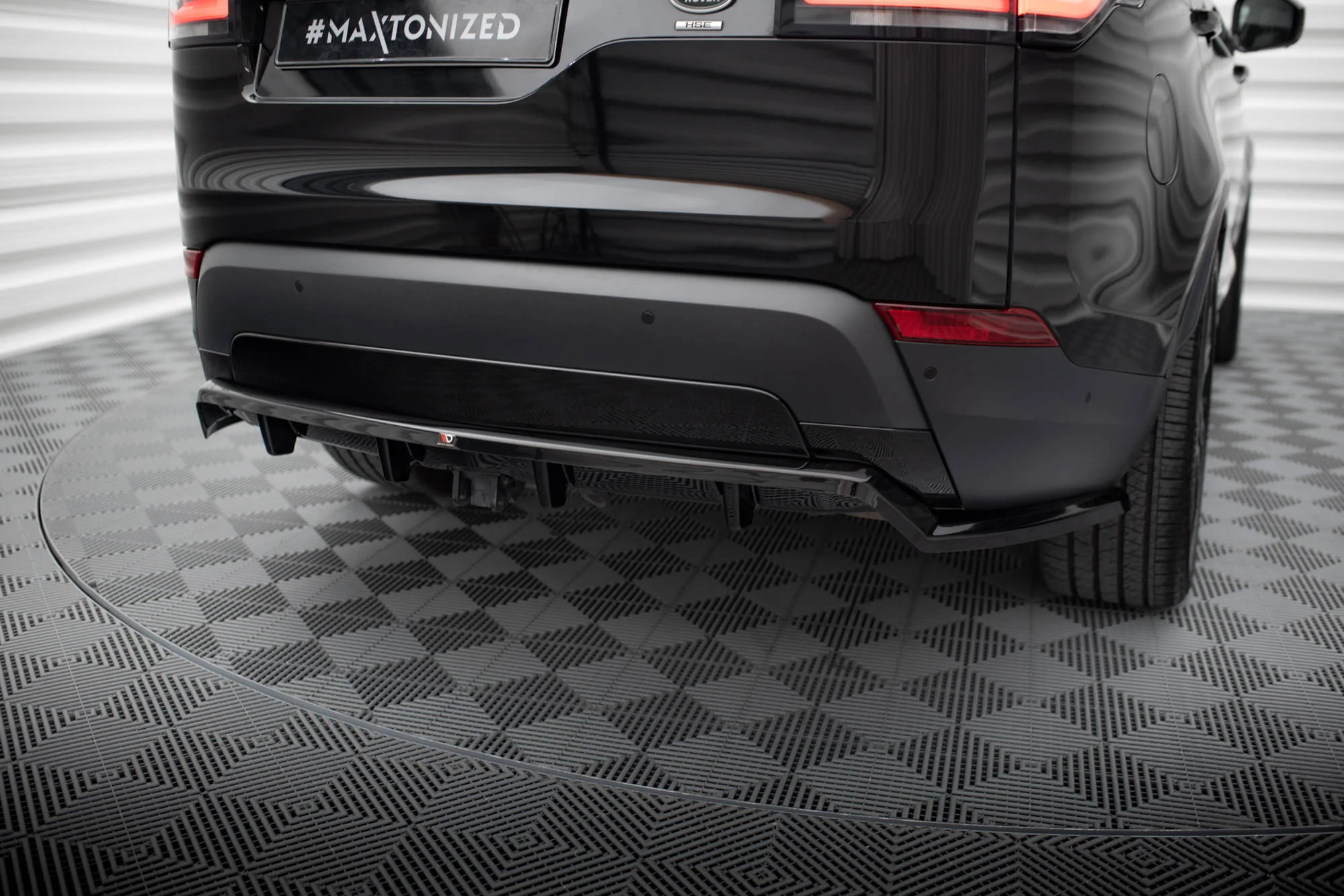 CENTRAL REAR SPLITTER (WITH VERTICAL BARS) LAND ROVER DISCOVERY HSE MK5 - Image 3