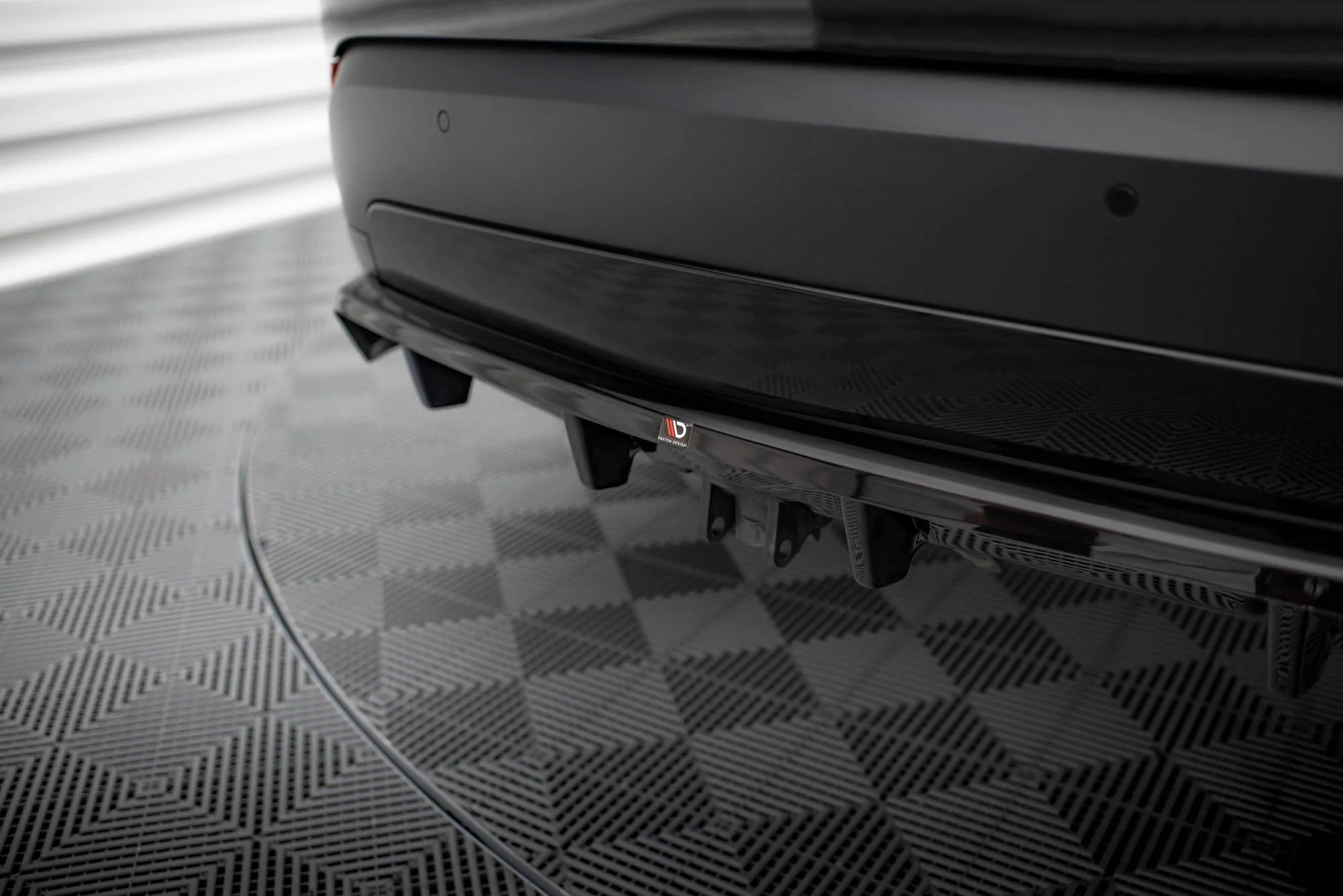 CENTRAL REAR SPLITTER (WITH VERTICAL BARS) LAND ROVER DISCOVERY HSE MK5 - Image 4