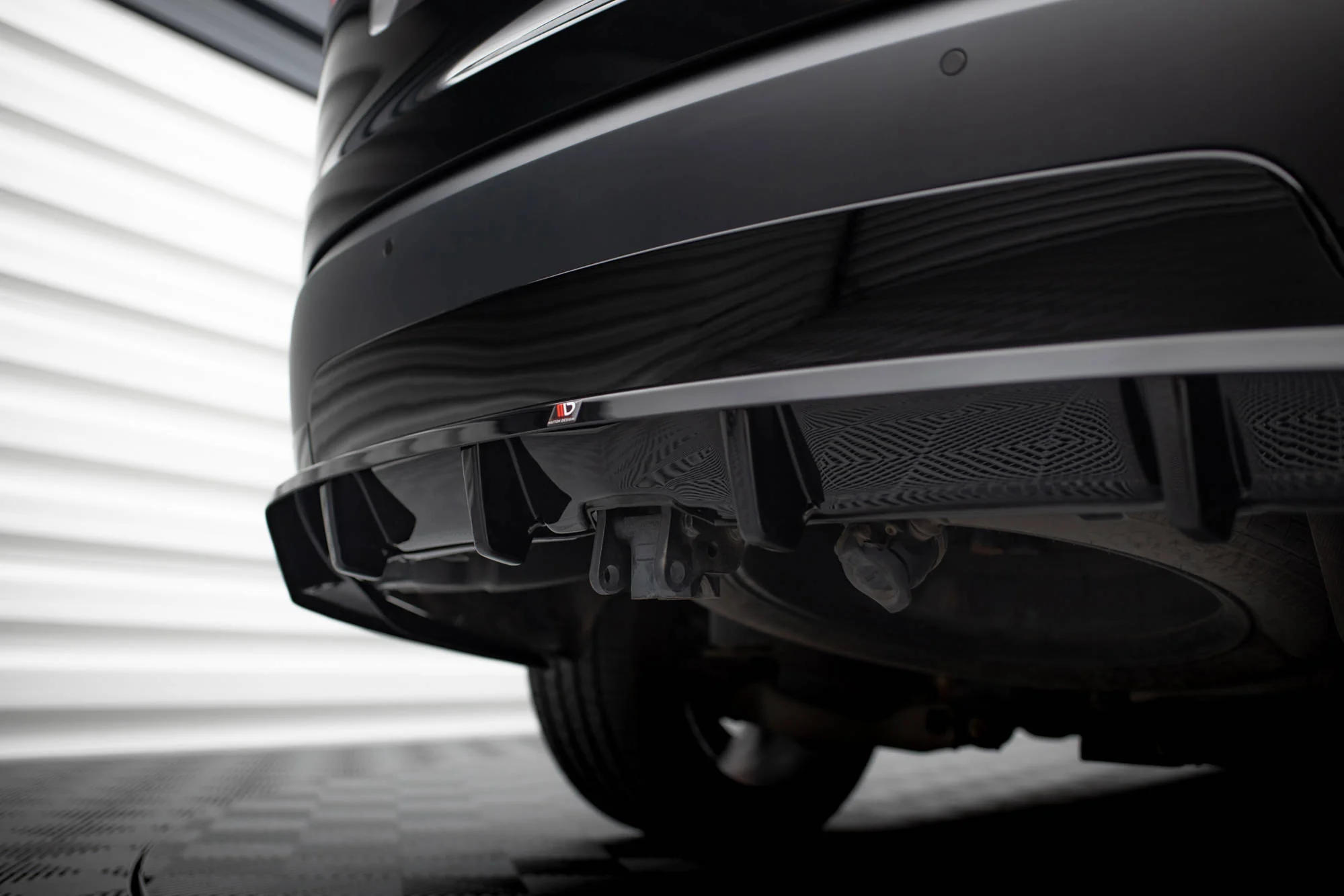 CENTRAL REAR SPLITTER (WITH VERTICAL BARS) LAND ROVER DISCOVERY HSE MK5 - Image 5