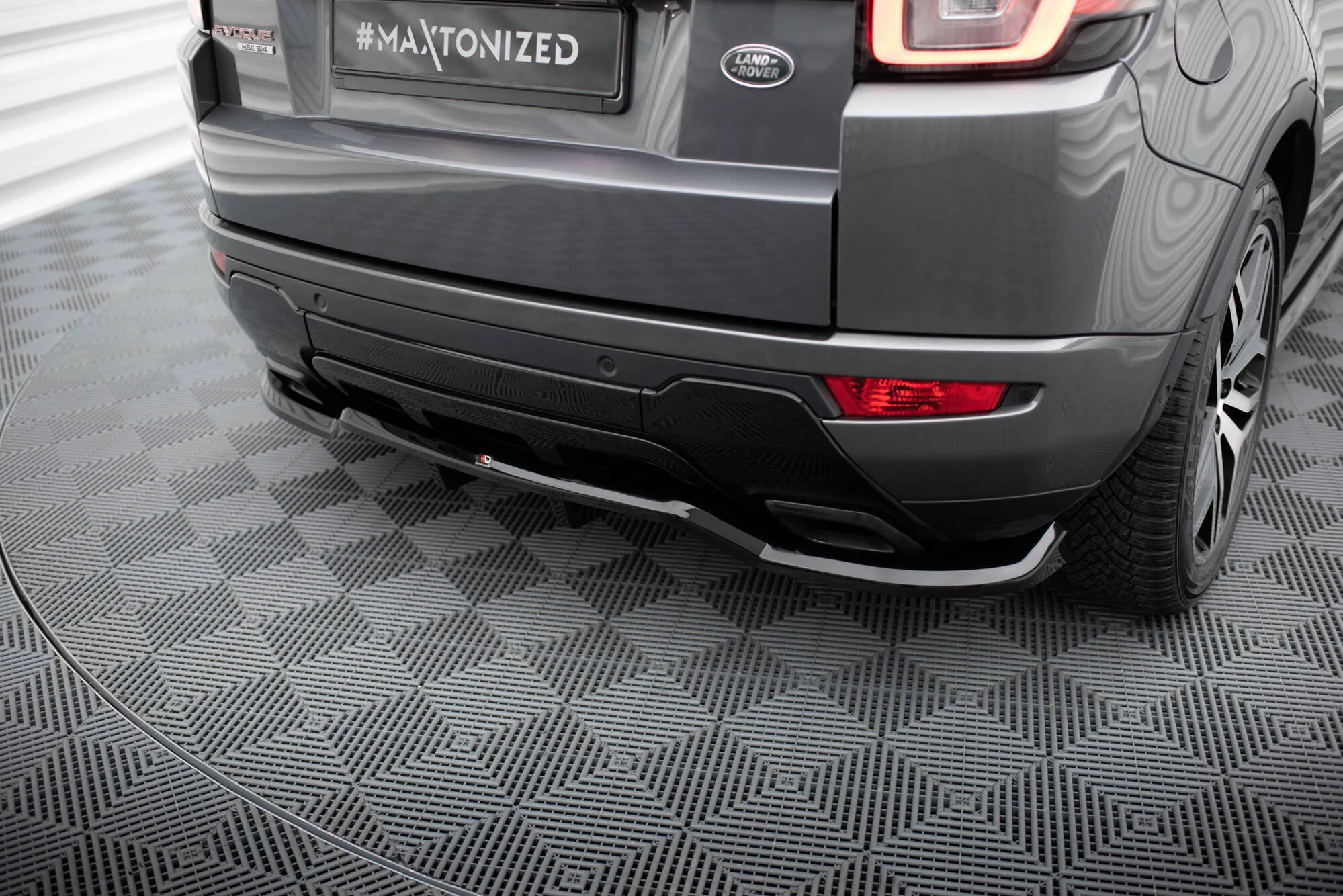 CENTRAL REAR SPLITTER (WITH VERTICAL BARS) LAND ROVER RANGE ROVER EVOQUE MK1 FACELIFT - Image 3