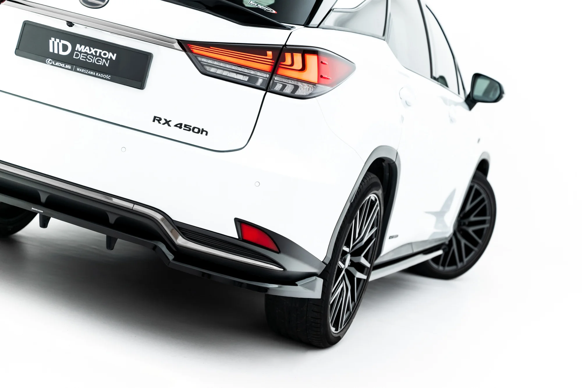 CENTRAL REAR SPLITTER (WITH VERTICAL BARS) LEXUS RX MK4 FACELIFT - Image 5