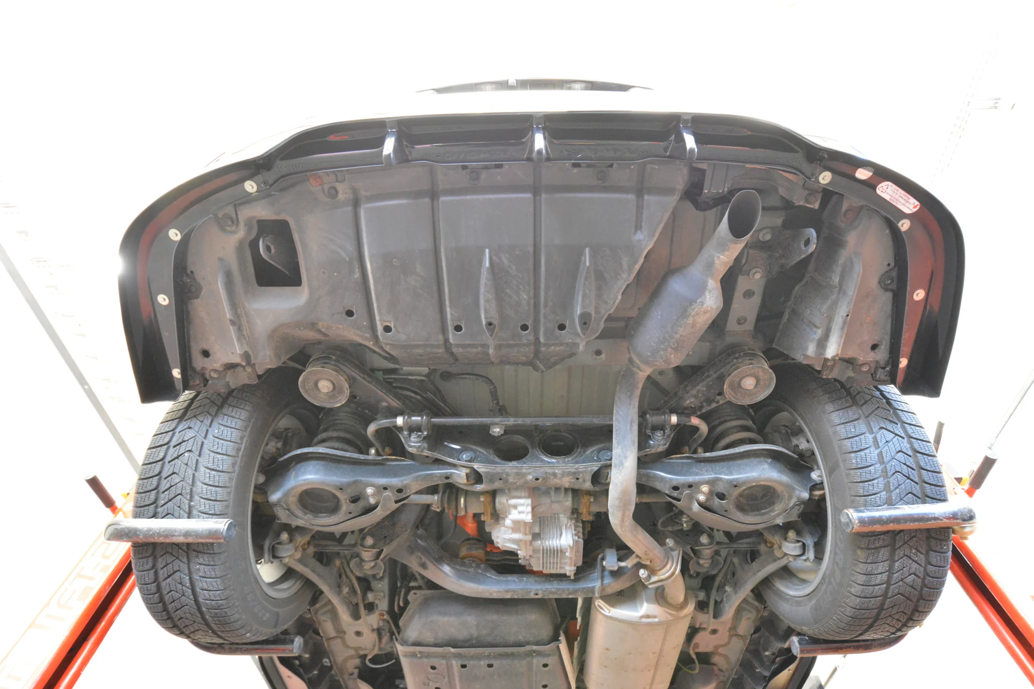 CENTRAL REAR SPLITTER (WITH VERTICAL BARS) LEXUS RX MK4 FACELIFT - Image 8