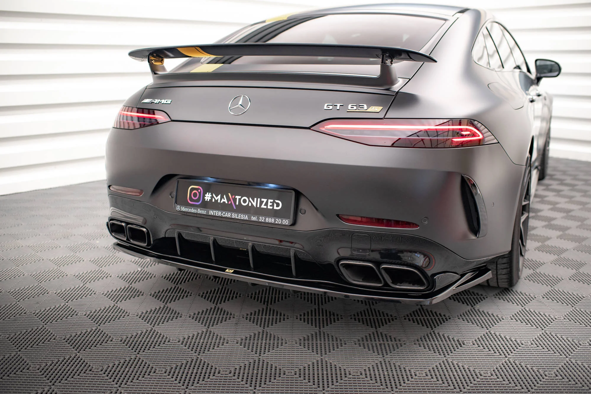 CENTRAL REAR SPLITTER (WITH VERTICAL BARS) MERCEDES-AMG GT 63S 4-DOOR COUPE AERO - Image 3