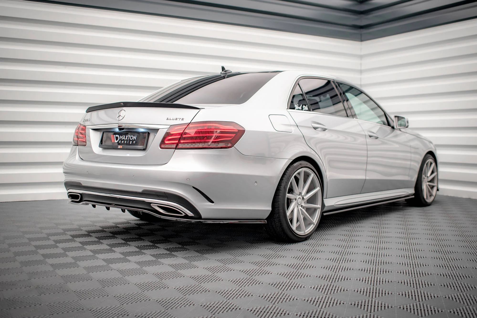 CENTRAL REAR SPLITTER (WITH VERTICAL BARS) MERCEDES-BENZ E AMG-LINE SEDAN W212 FACELIFT - Image 3