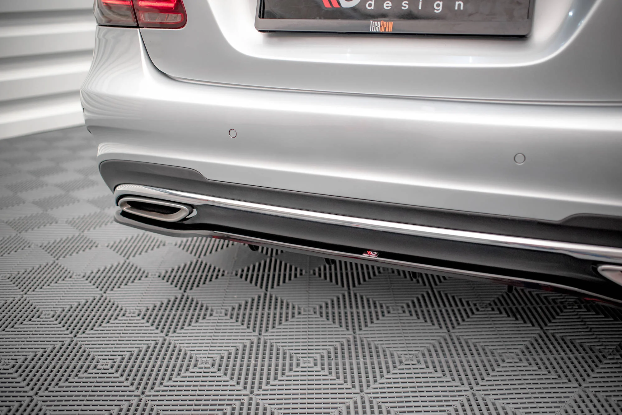 CENTRAL REAR SPLITTER (WITH VERTICAL BARS) MERCEDES-BENZ E AMG-LINE SEDAN W212 FACELIFT - Image 4