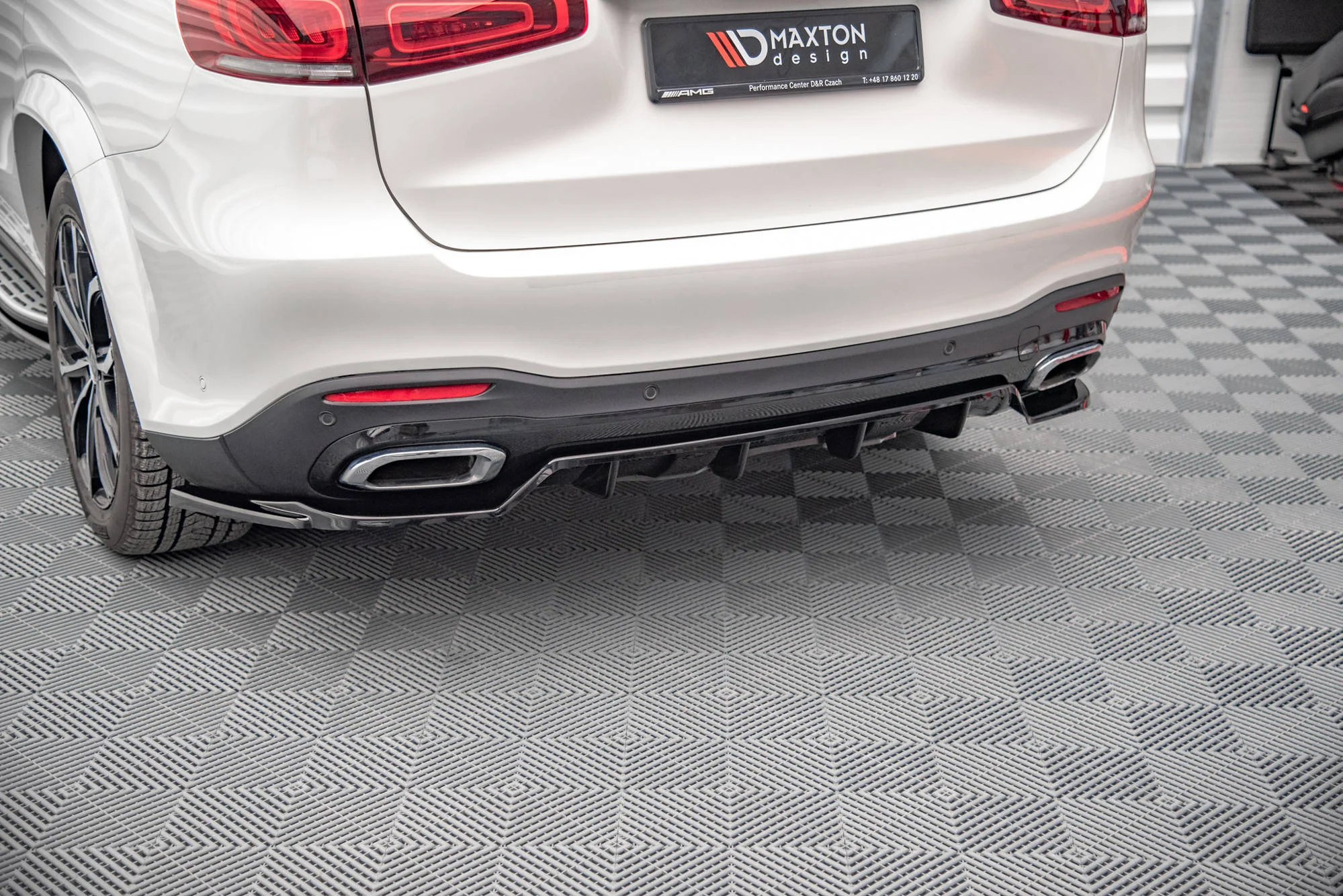 CENTRAL REAR SPLITTER (WITH VERTICAL BARS) MERCEDES-BENZ GLS AMG-LINE X167 - Image 3
