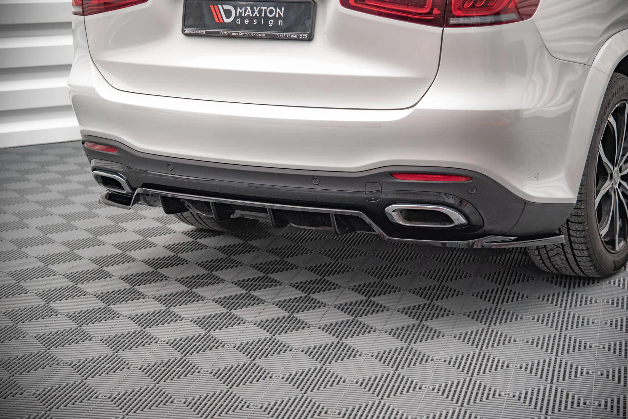 CENTRAL REAR SPLITTER (WITH VERTICAL BARS) MERCEDES-BENZ GLS AMG-LINE X167 - Image 4