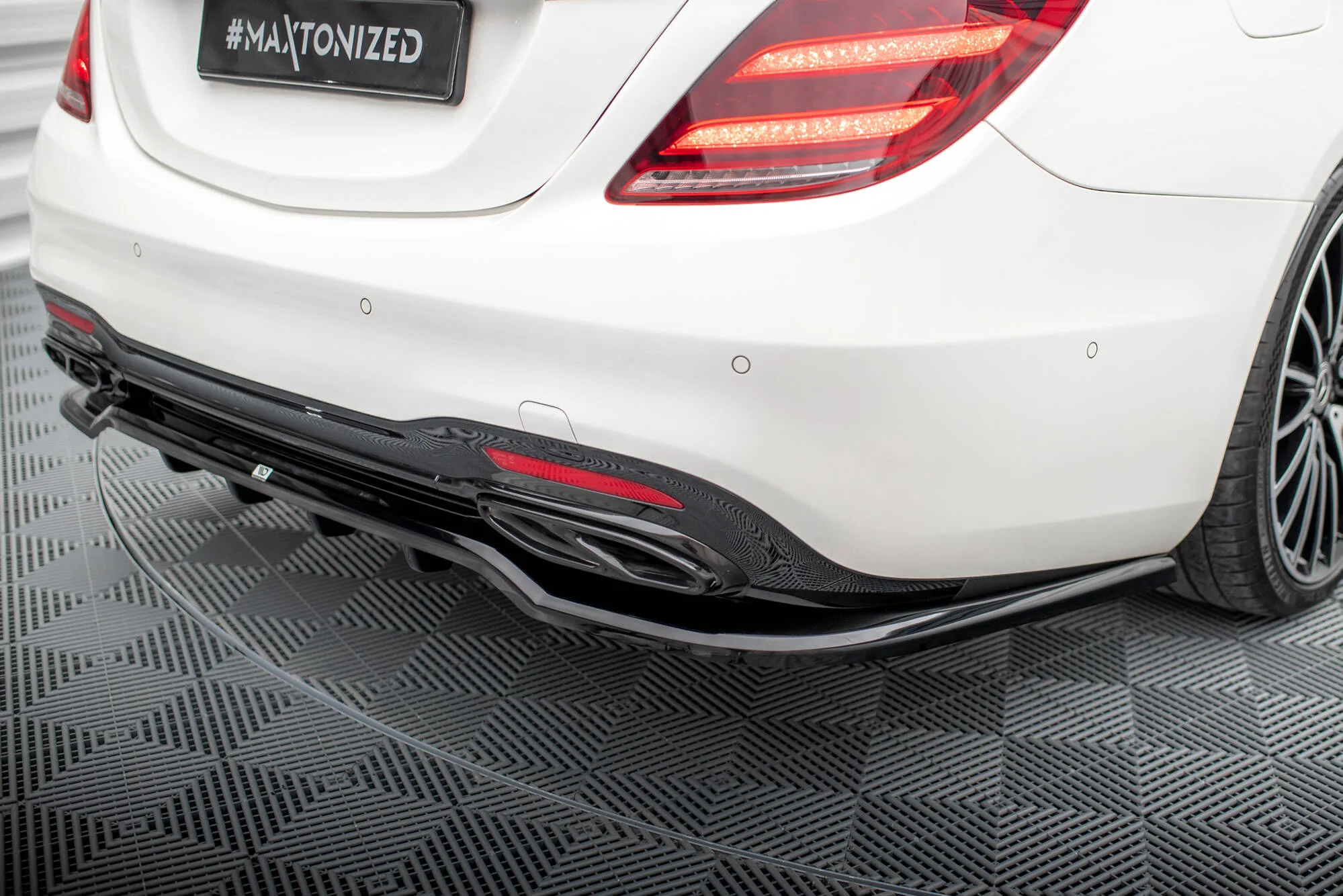 CENTRAL REAR SPLITTER (WITH VERTICAL BARS) MERCEDES-BENZ S AMG-LINE W222 FACELIFT - Image 3