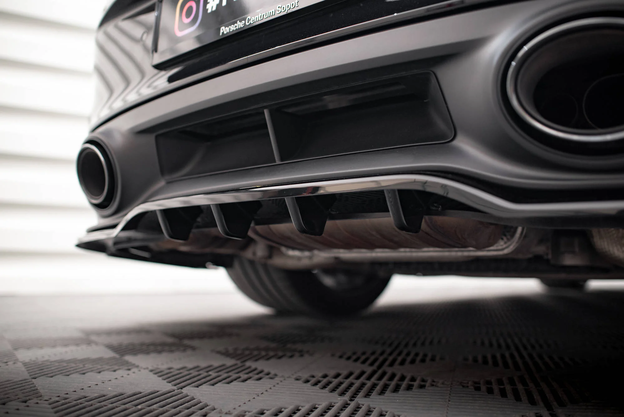 CENTRAL REAR SPLITTER (WITH VERTICAL BARS) PORSCHE 911 TURBO S 992 - Image 3
