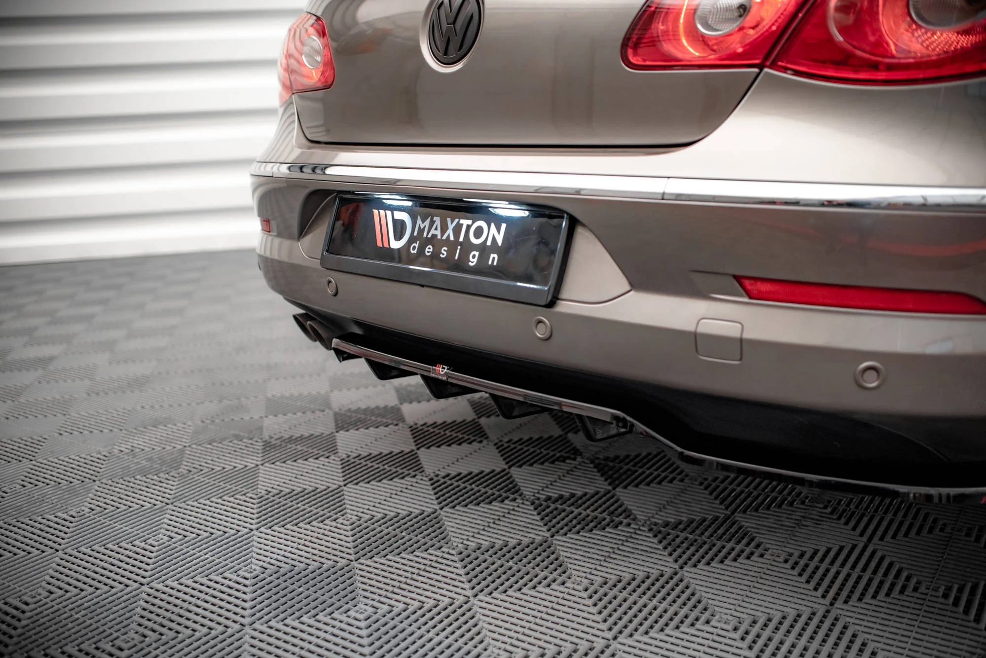 CENTRAL REAR SPLITTER (WITH VERTICAL BARS) VOLKSWAGEN PASSAT CC - Image 3