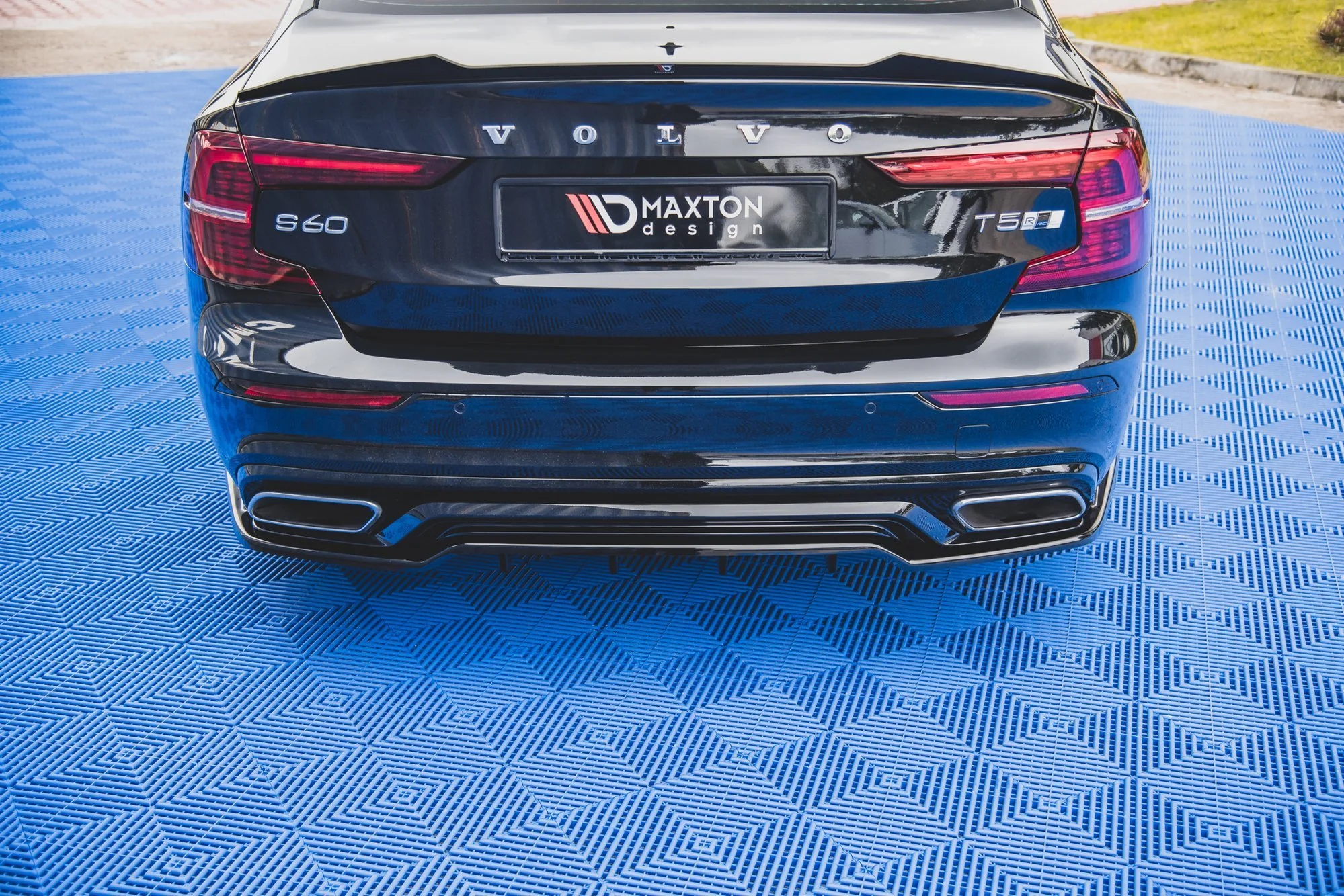 CENTRAL REAR SPLITTER (WITH VERTICAL BARS) VOLVO S60 R-DESIGN MK3 - Image 3
