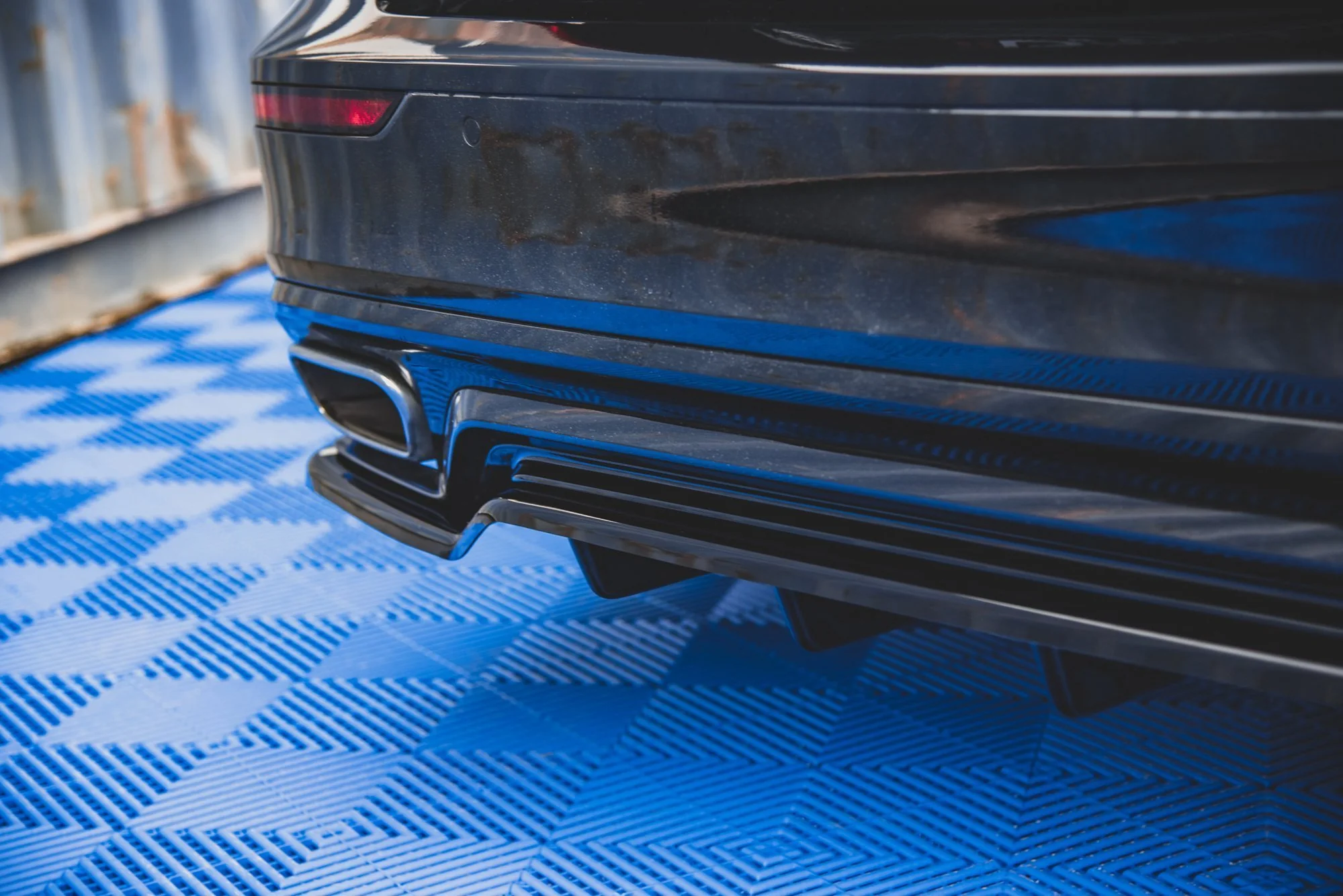 CENTRAL REAR SPLITTER (WITH VERTICAL BARS) VOLVO S60 R-DESIGN MK3 - Image 4