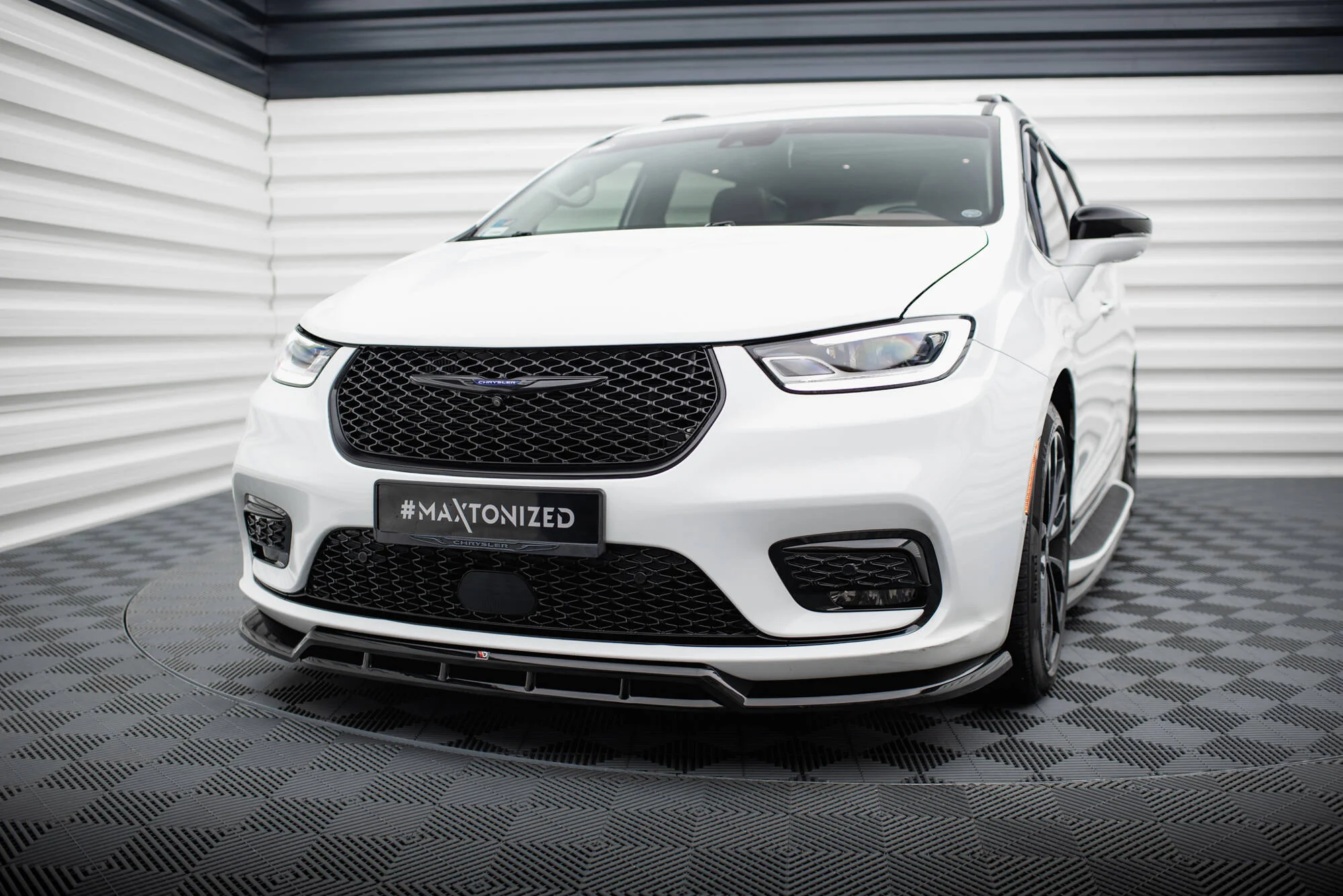 Front Splitter Chrysler Pacifica Mk2 Facelift - Image 3