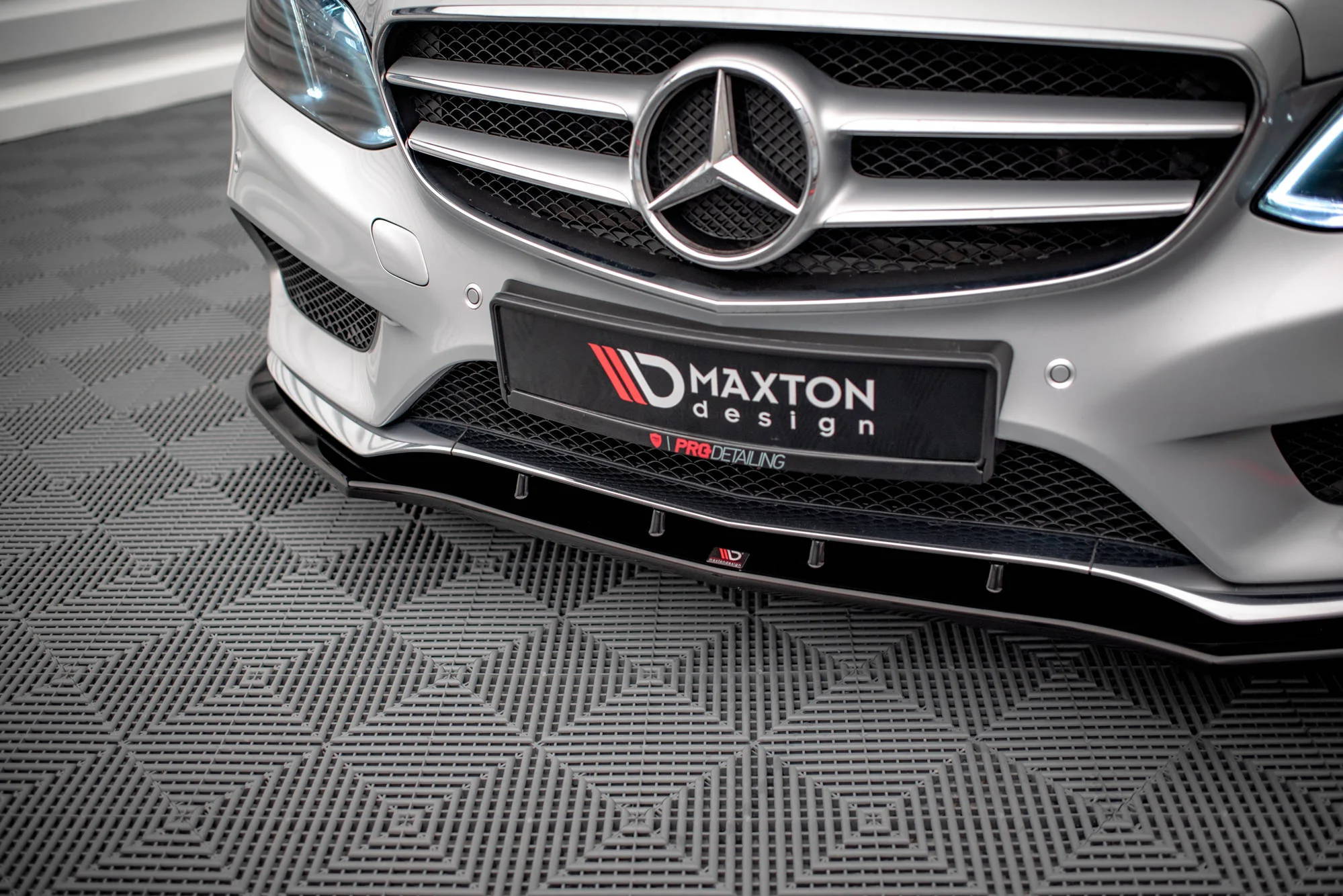 FRONT SPLITTER V.1 MERCEDES-BENZ E AMG-LINE SEDAN W212 FACELIFT - Image 4