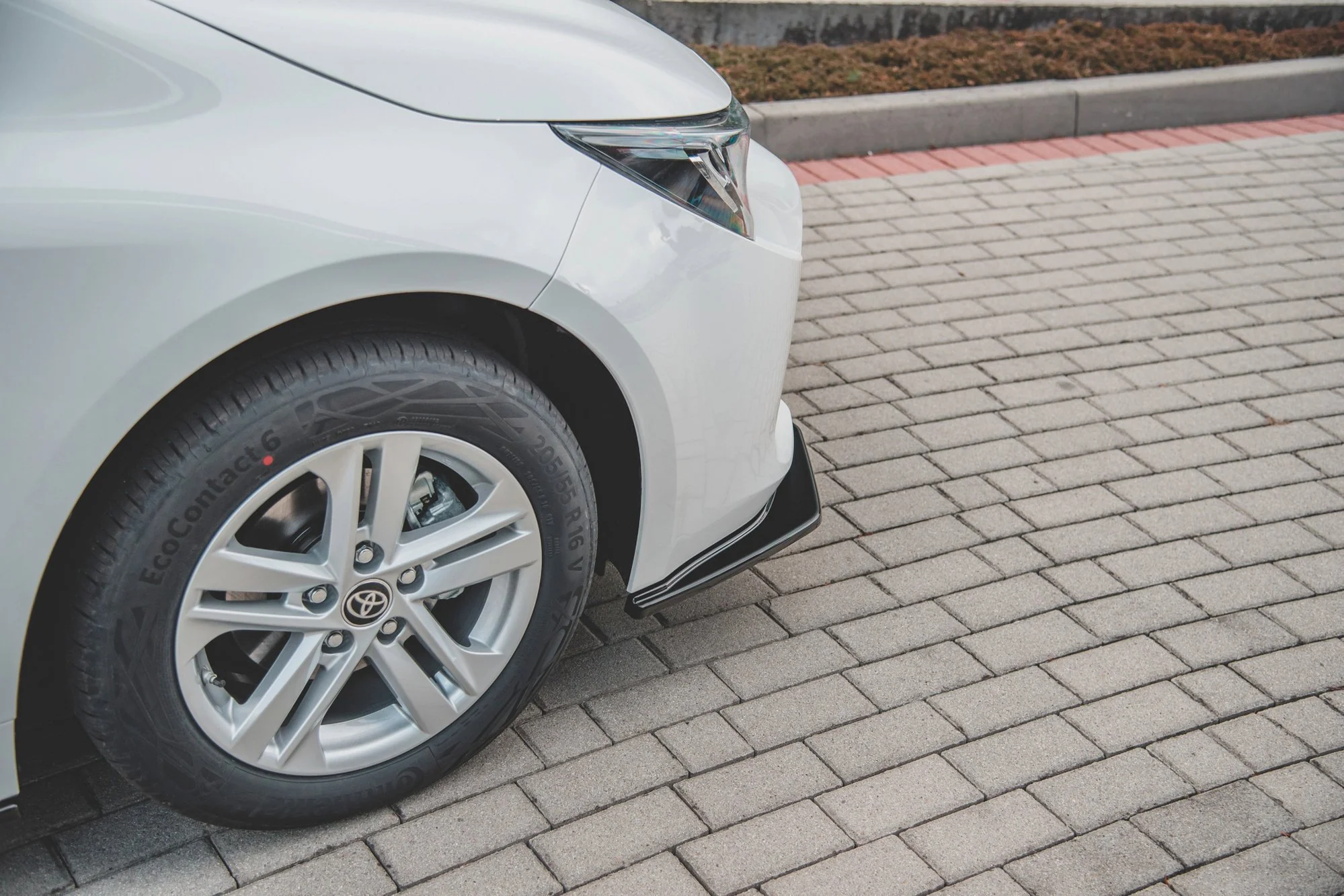 FRONT SPLITTER V.1 TOYOTA COROLLA HATCHBACK MK12 - Image 4