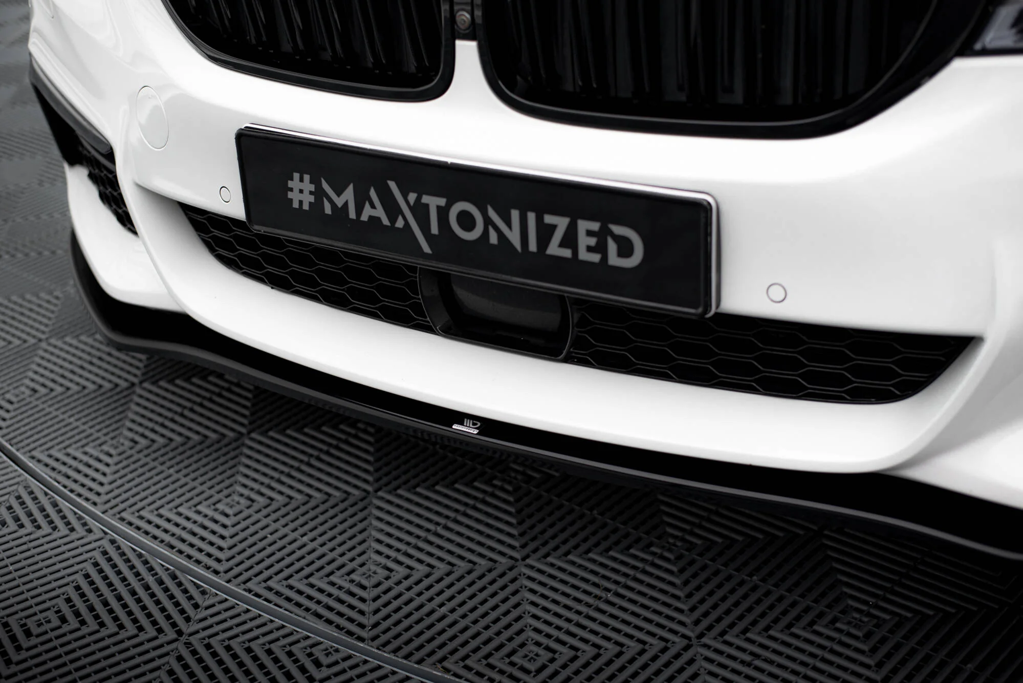FRONT SPLITTER V.2 BMW 5 G30/ G31 M-PACK - Image 3