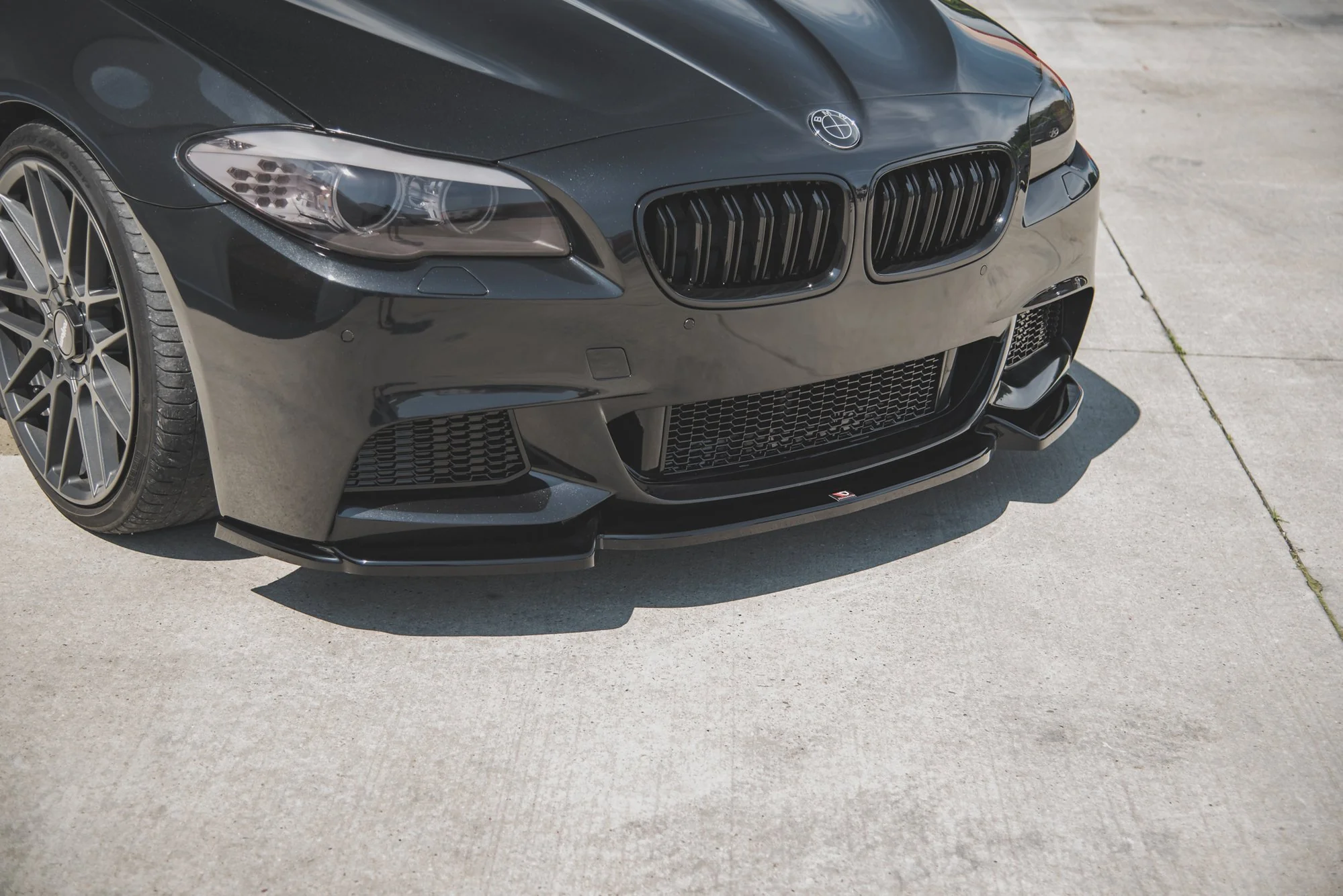 FRONT SPLITTER V.3 BMW 5 F10/F11 M-PACK - Image 3