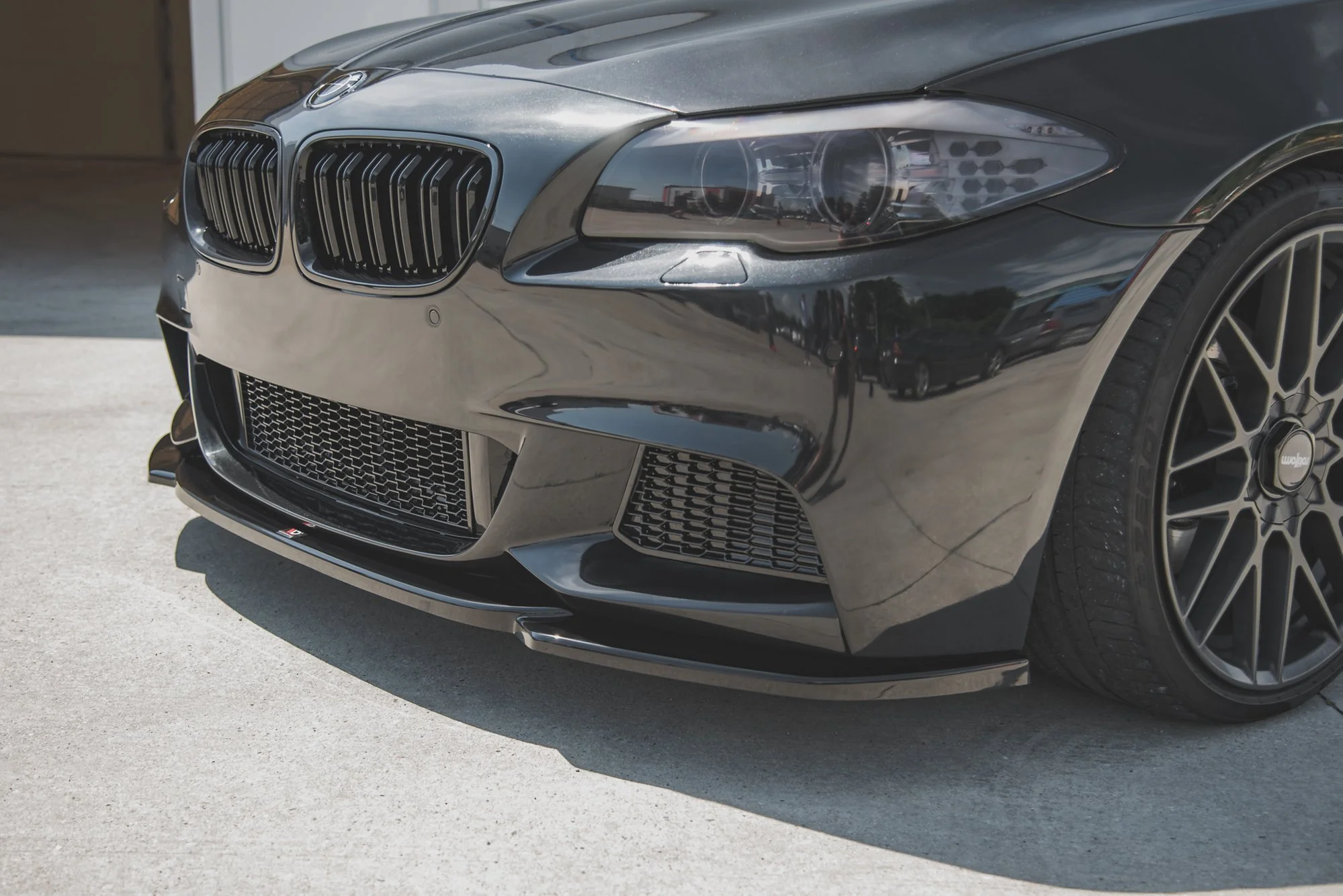 FRONT SPLITTER V.4 BMW 5 F10/F11 M-PACK - Image 4
