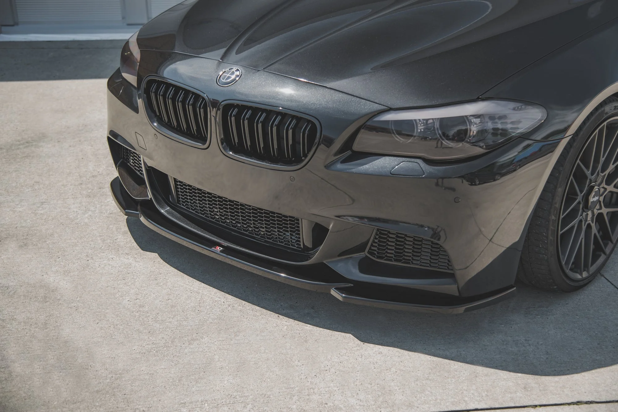 FRONT SPLITTER V.4 BMW 5 F10/F11 M-PACK - Image 6