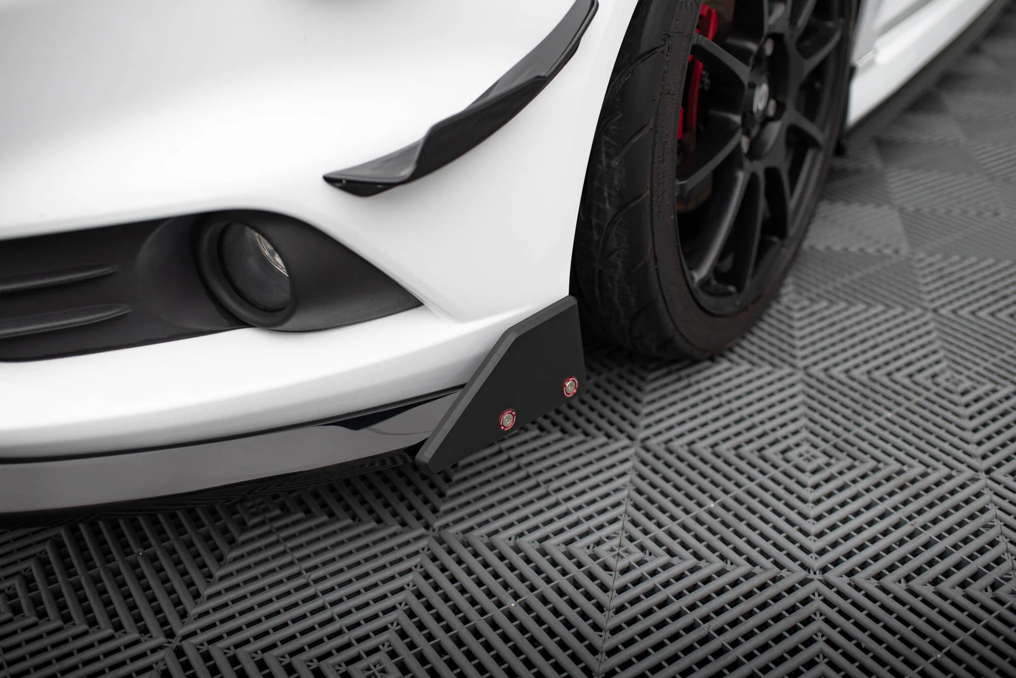 Front Splitter V.6 + Flaps Ford Fiesta ST Mk7 Facelift - Image 4