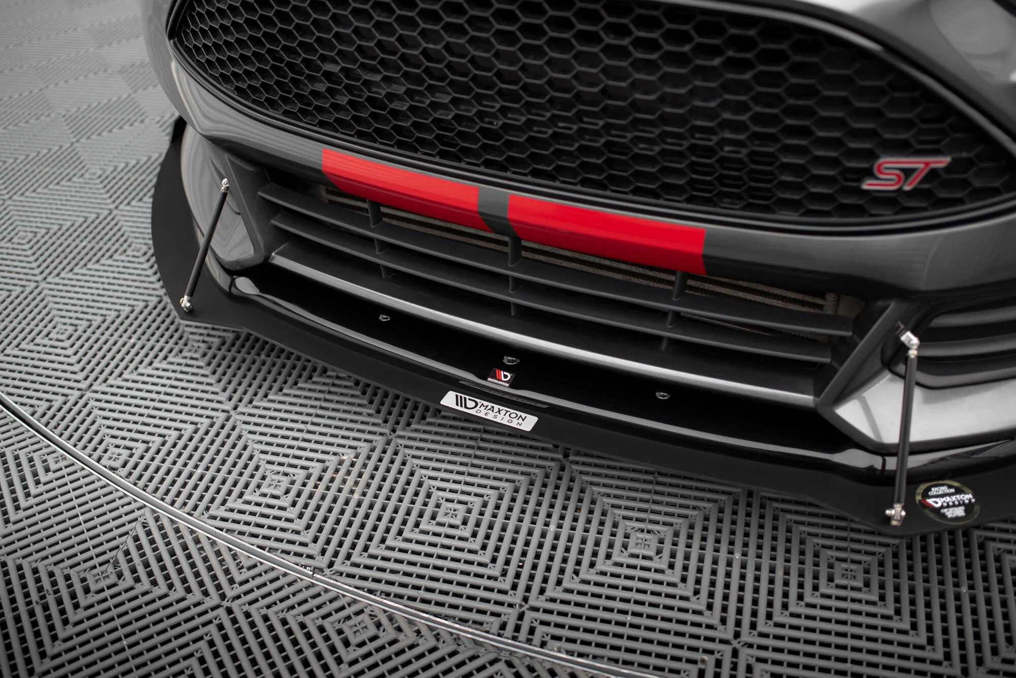 HYBRID FRONT SPLITTER V.2 FORD FOCUS ST MK3 FL - Image 4