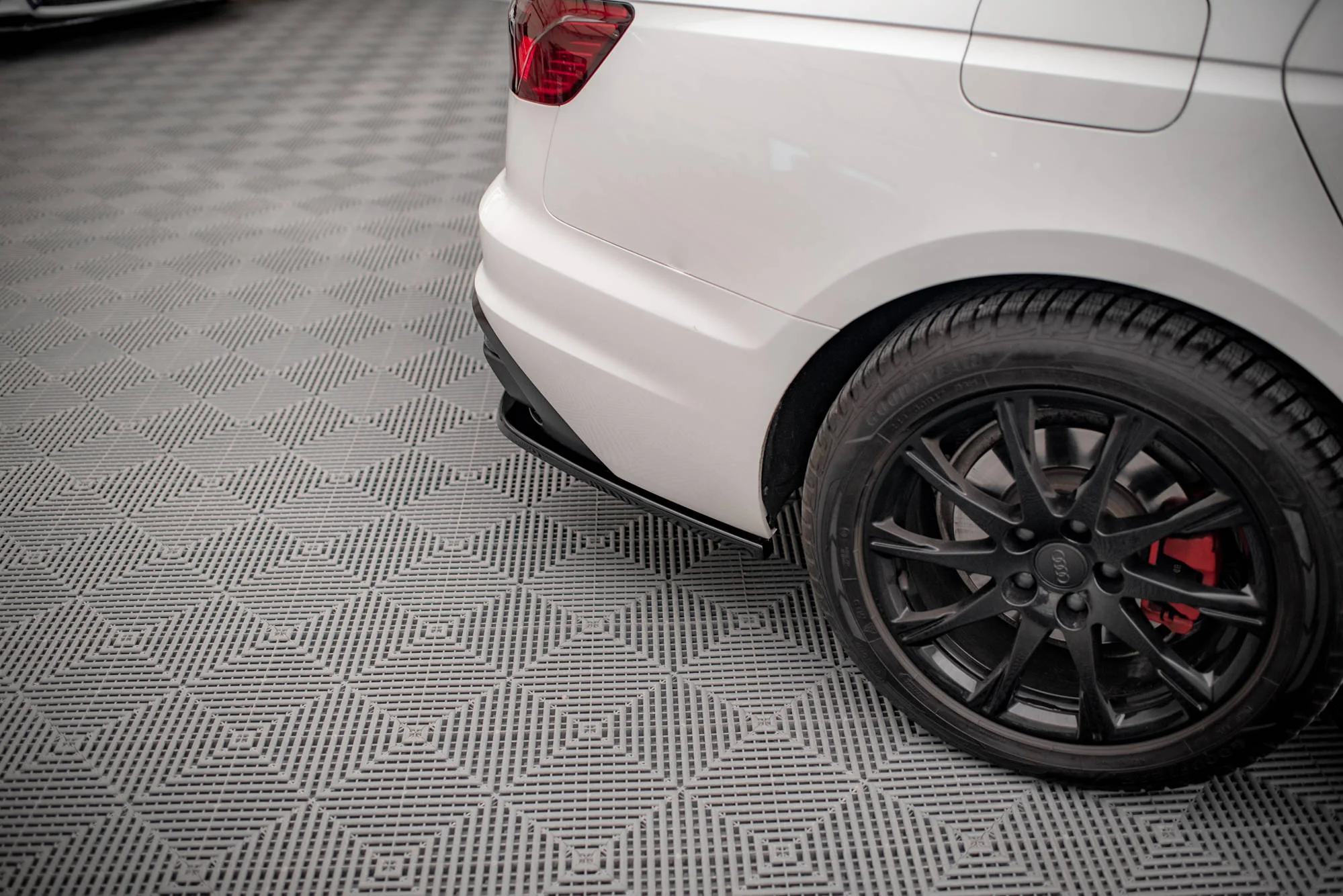 REAR SIDE SPLITTERS AUDI A4 B9 FACELIFT - Image 3
