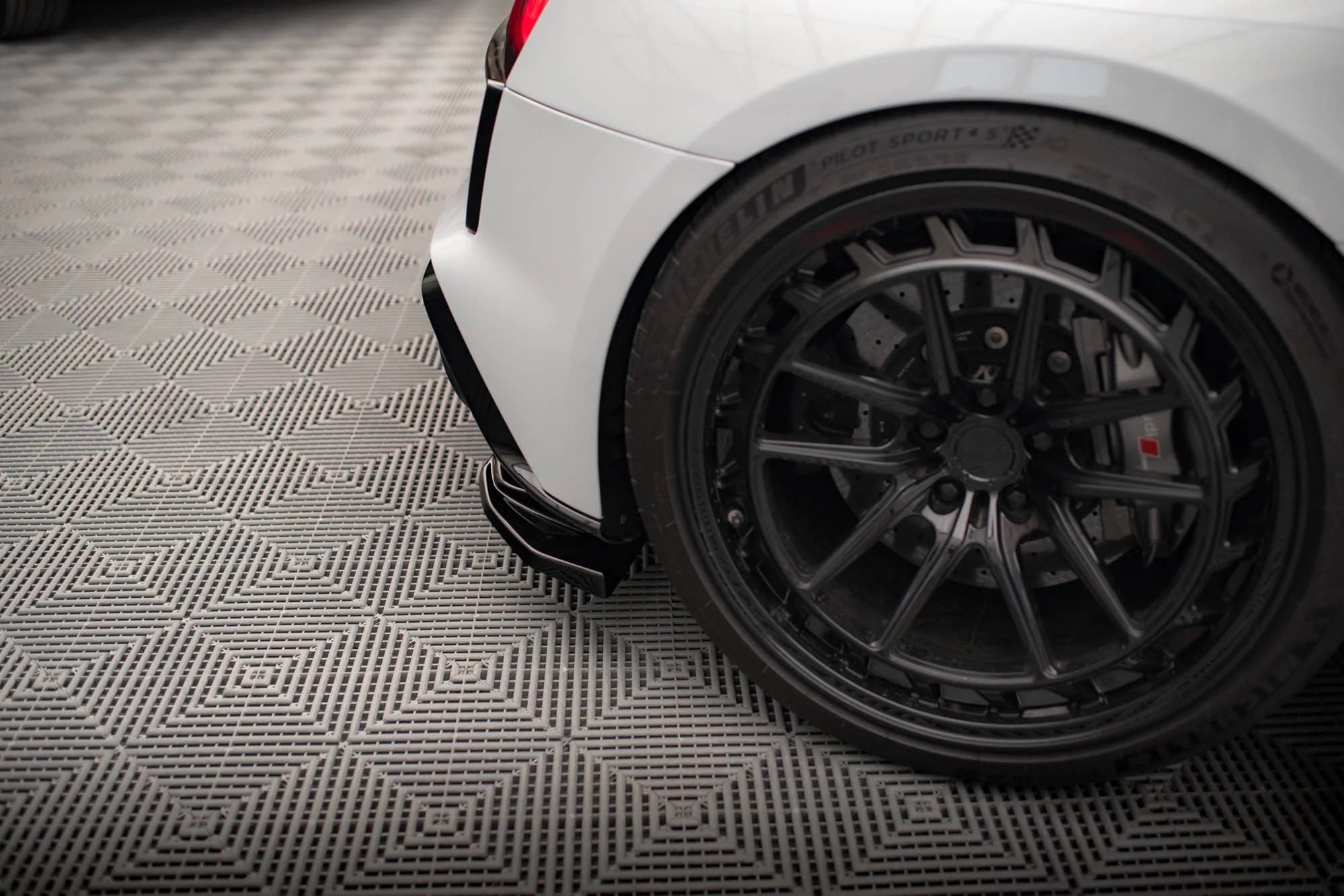 REAR SIDE SPLITTERS AUDI R8 MK2 FACELIFT - Image 4