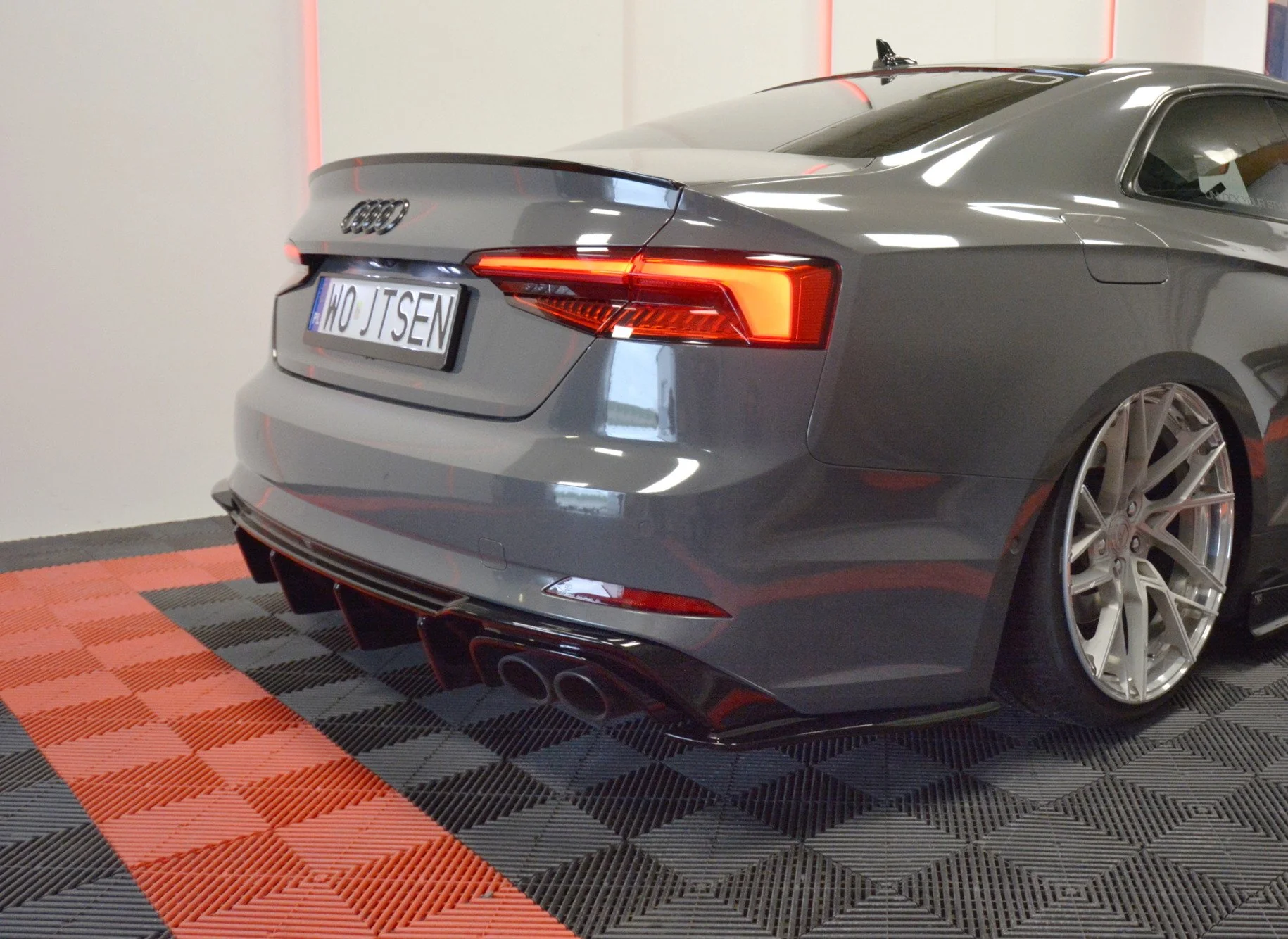 REAR SIDE SPLITTERS AUDI S5 F5 COUPE - Image 4